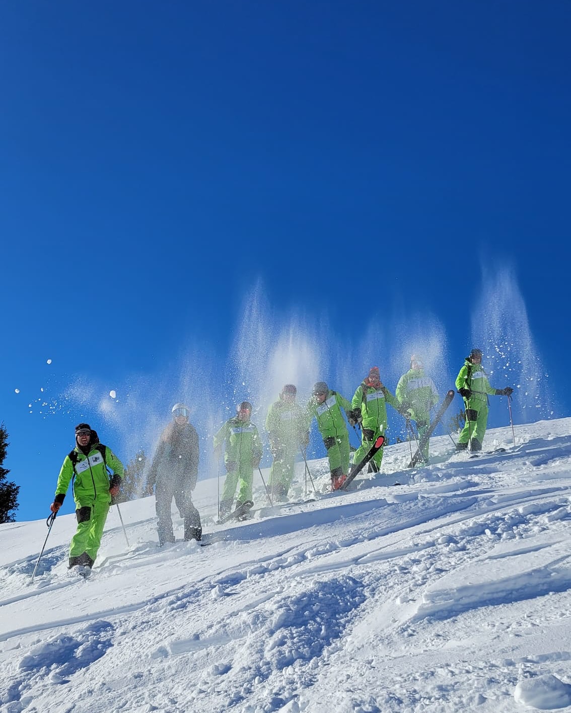 Winter 24/25 - it’s a wrap!
Thanks to each and everyone of you for great times on and off the slopes. We’re already looking forward to the next winter.
If you can’t wait for winter to start already as well, book your lessons for the upcoming season already!
Ski you later, your Arlberg Classic skiinstructors & guides 🤍 #stantonamarlberg #lechzuers #unserarlberg