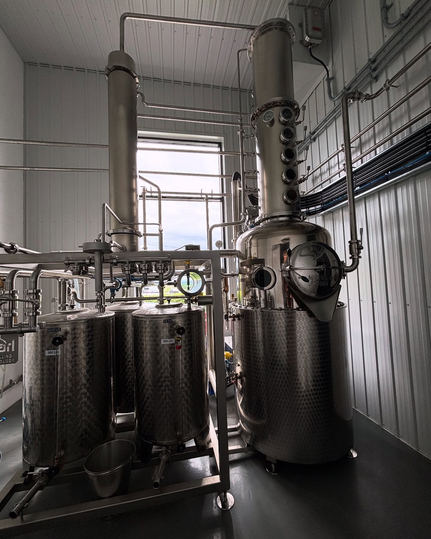 La Mie Nomade a profité du long weekend pour prendre la route de la liberté!
Quel bonheur cette virée gourmande entre pommiers en fleurs, ciel orageux, alambics brillants et cidre savoureux !
Évidemment on boucle la boucle avec du bon pain maison tout chaud et des beignets aux pommes!
Pommes, paysages et pétrissage : la trilogie parfaite.
Nature, saveurs et liberté.
#ViréeGourmande #VanLifeQuébec #LaMieNomade #PainAuLevain
#PommiersEnFleurs #CidrerieMichelJodoin
#EscapadeGourmande #SourdoughLover #PainAuLevain #CampingGourmand #PrintempsQuébécois
#RoadTripQuébécois #NatureEtSaveurs