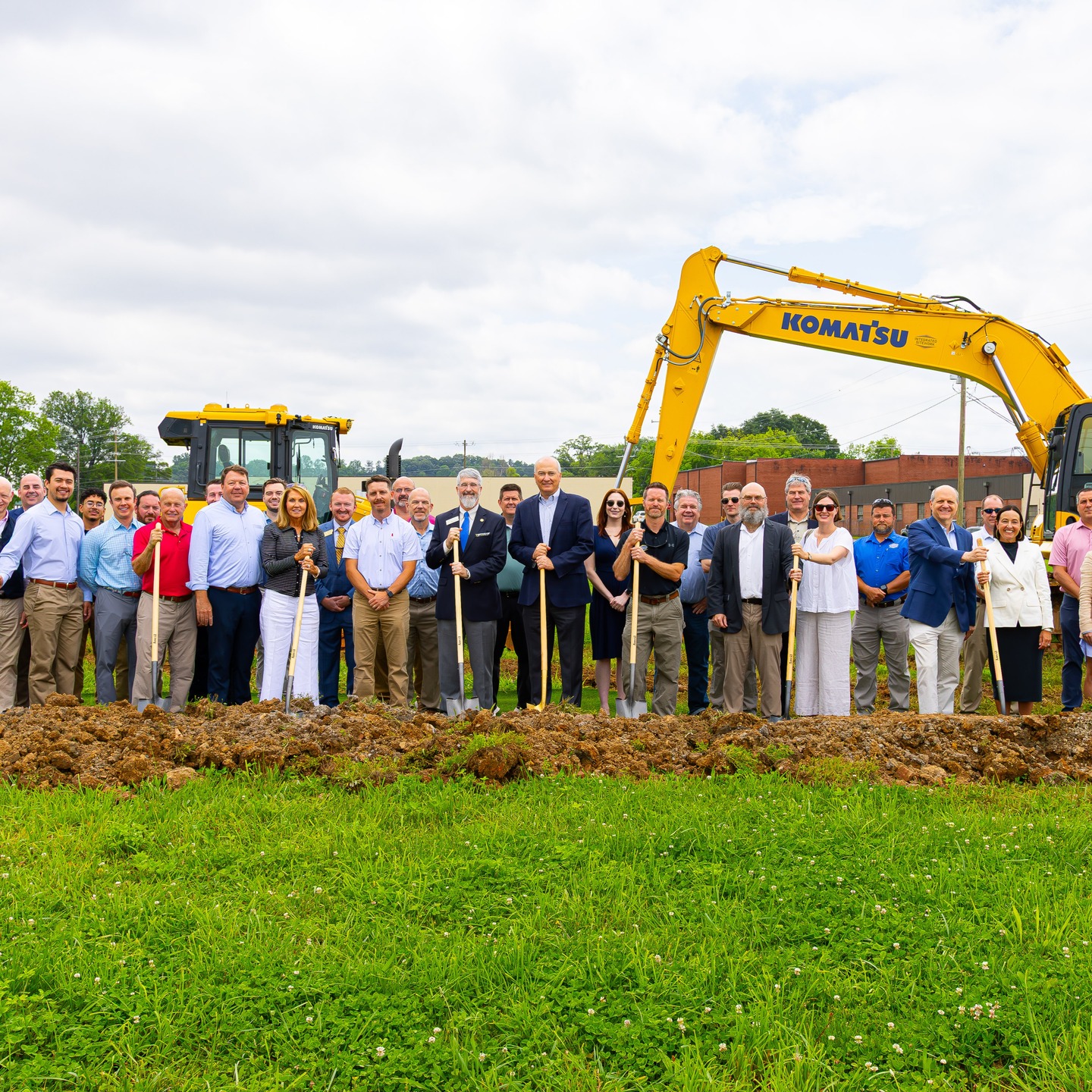 KUA is thrilled to have officially broke ground on Dalton-Whitfield County Joint Development Authority’s Hamilton Street Rural Workforce Housing Project, a 40-unit urban infill development designed to provide high-quality housing for the local workforce. The event marks a major milestone in Dalton’s strategic efforts to support economic development through thoughtful and creative housing solutions.
KUA is leading the efforts in the design and development plans in partnership with Prime Engineering and Integrted Siteworks. The project is funded by Georgia Department of Community Affairs.
Other project and funding partners include Proper Construction, Herndon Properties, Believe Greater Dalton, Flooring Capital Development Corporation, Lyndhurst Foundation Inc, City of Dalton, GA.