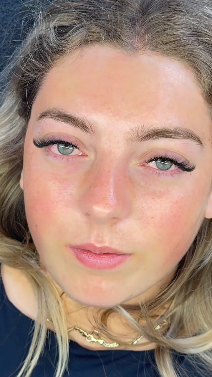 Prachtige before & after volume wimpers 😍
#cuijk #beautysalon #lashextensions #wimperextensions #nijmegen #onebyone #wimpers #volumelashes #lashlift #denbosch