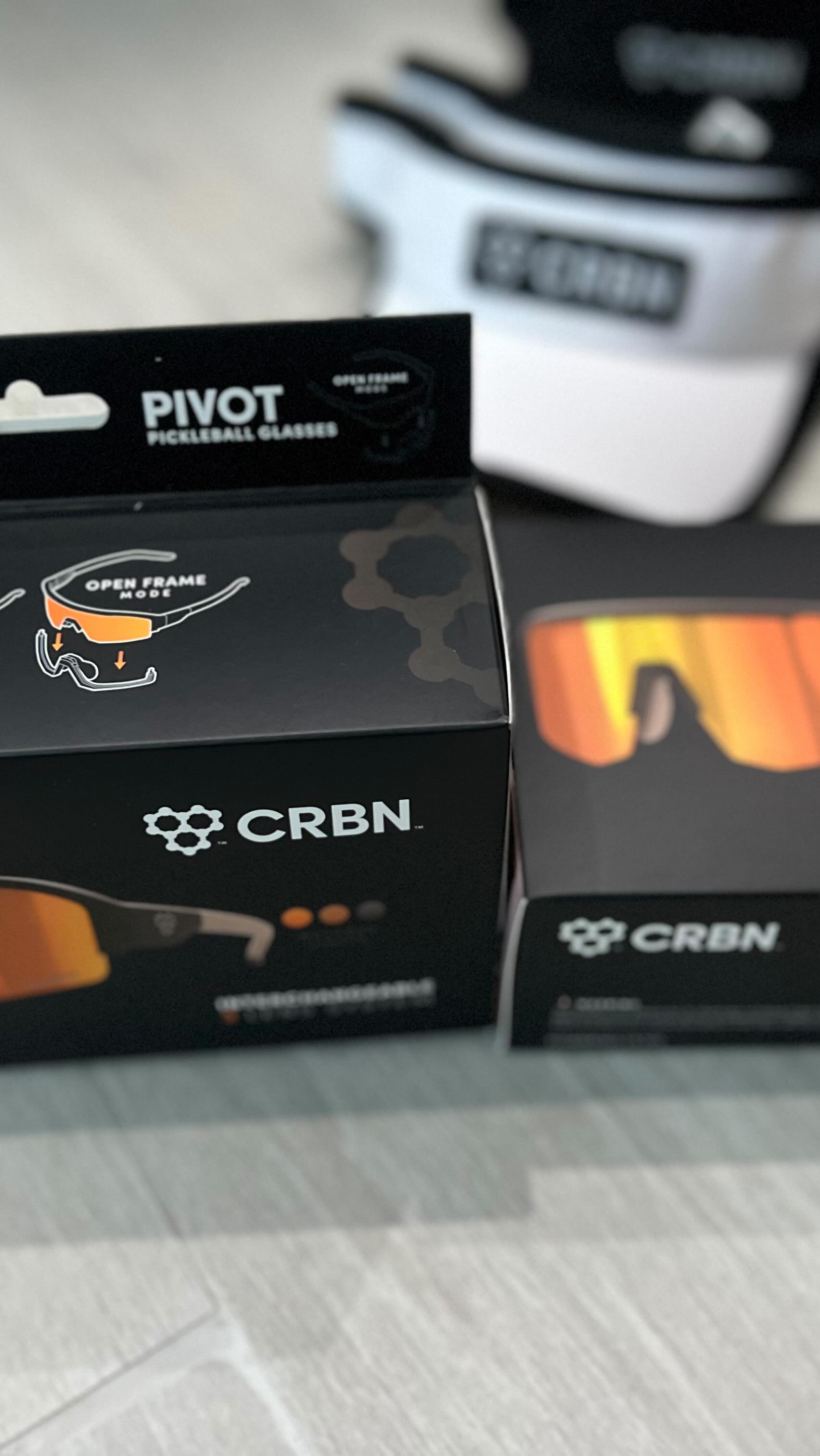 🧢🔥 ¡El corillo CRBN llegó con flow!
Tenemos gorras, viseras, gorros y gafas pa’ que entres a la cancha ready y con estilo 😎
No es solo jugar bien… ¡es lucirte también! 💥
👉 Ya disponibles en www.erniezonepickleball.com
📦 Envíos a toda la isla 🇵🇷
#CRBNGear #ErnieZone #PickleballPR #AccesoriosConFlow #VamosPaLaCancha #CRBN #CRBNPICKLEBALL #crbnpivotglasses #HAT #VISOR #STYLE