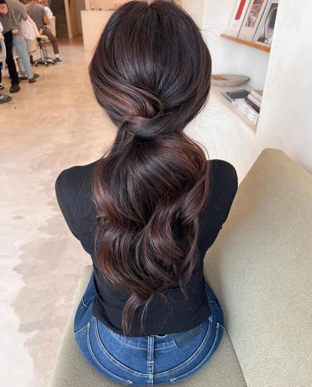 ✨ Say hello to instant length, volume, and glam with Hidden Crown Hair Extensions! Whether you're dreaming of fuller hair or a total transformation, these seamless extensions blend beautifully and feel oh-so-natural. 💁♀️💫 Ready for your hair glow-up? Book a consultation and let’s find your perfect match!