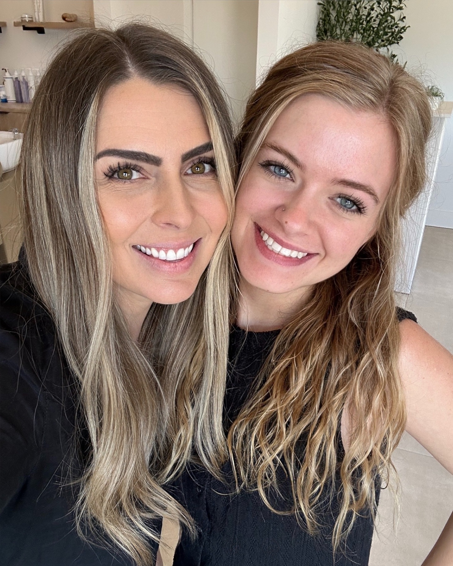 I want to introduce you all to the sweetest addition to our team! Meet Ellie (@ellies_element) 🥰
Thought I’d share a few fun things about her, and let you know her books are open to take new color clients. She only has a few spots left for May!
So let’s get to know her a little better:
•her favorite part of this career is being creative and making girls feel beautiful.
•fun fact: she’s has a twin sister named Emma! 👯♀️
•fave food: sushi or tacos 🌮
•she has a Bernadoodle pup named Teddy
We are so excited to have her on our team @thebespokehairco -
Click the link in bio and request her on your new guest form today!
.
.
punta gorda hair salon | the bespoke hair co | SWFL hair salon | hair extensions Florida | pgi | punta gorda | fort myers | blonde specialist punta gorda | Florida