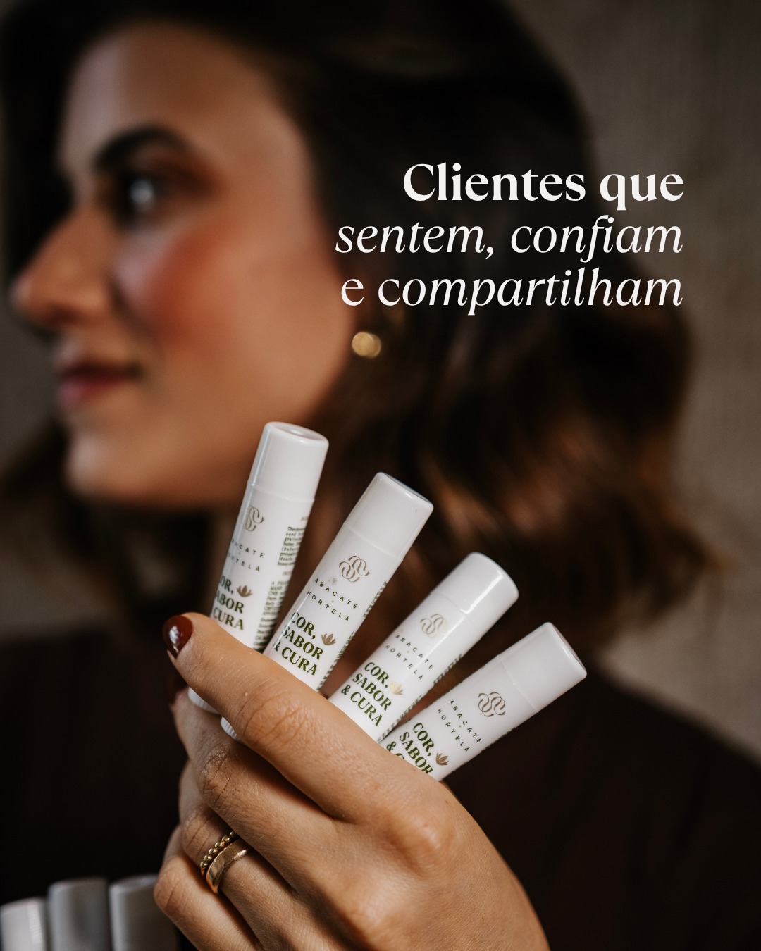 O cuidado que toca a pele também alcança o coração.
Em cada relato do nosso Balm CSC, a confirmação de que nossos produtos não são só fórmulas — são afetos, escolhas conscientes e rituais que permanecem.
Porque, quando quem sente, compartilha, a beleza do nosso propósito se revela com ainda mais verdade.