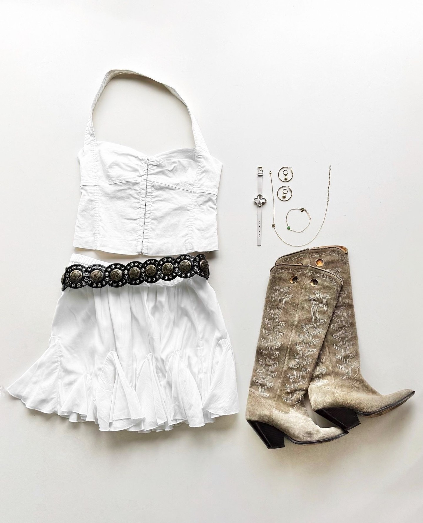 Boho vibes with a refined twist. Time to elevate your festival look. 🪄
