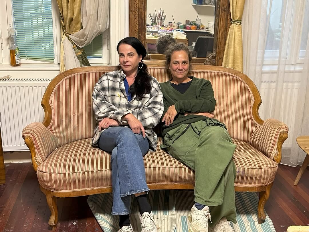 @landesgalerie.burgenland Zurück im Atelier – Künstlerin Saša Makarová und Kuratorin Birgit Sauer auf unserem letzten Bild zur Ausstellung Saša Makarová | Malerin
@sasamakarova @birgitxsauer
#sasamakarova #malerin #landesgalerieburgenland #eisenstadt #zurückimatelier