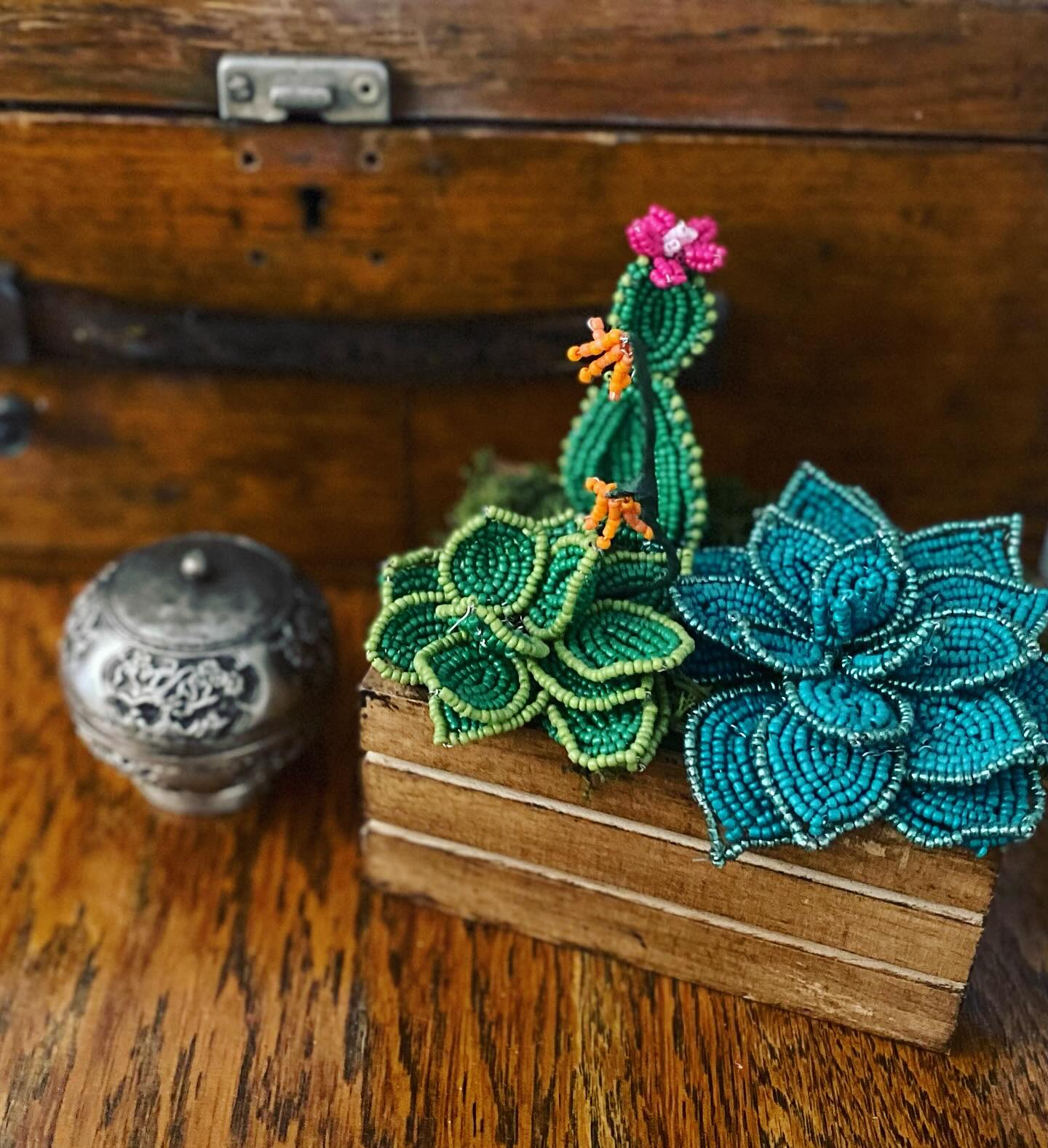 Happy weekend! Hope you’re crafting something good. Our beaded flowers and plants are considered ‘slow crafting’ and allow you to relax and enjoy the process of beading. The finished results are timeless and last forever.
#slowcraft #slowcrafting #beadedflorals #beadedflower #thebeadedgarden #craftkit #beadcrafts #beadart #beadartist #enjoytheprocess #weekendcrafts