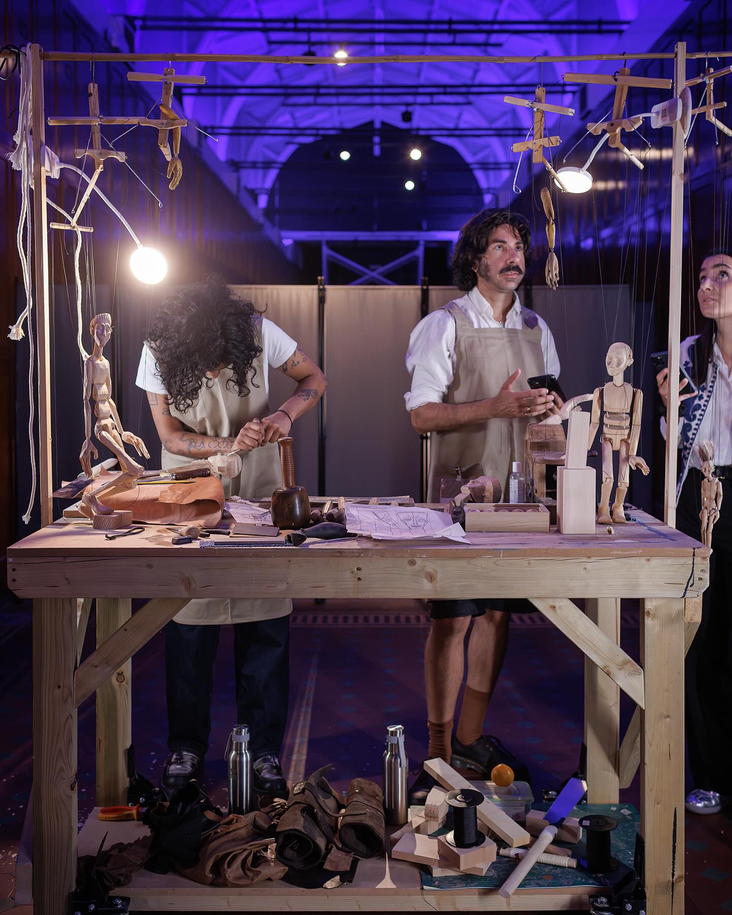 We had a brilliant time @londoncraftweek doing the Marionette Carving demo at @vamuseum. Thank you to everyone who came along to the gallery and to @homofaber for inviting us. What an amazing end to the Fellowship. We hope to be back soon.
📸 @danweillphotography
@littleangeltheatre #londoncraftweek #homofaber #homofaberguide #livedemo #puppet #puppetmaking #marionette #woodcarving #woodcraft #crafts #london #puppetmaster