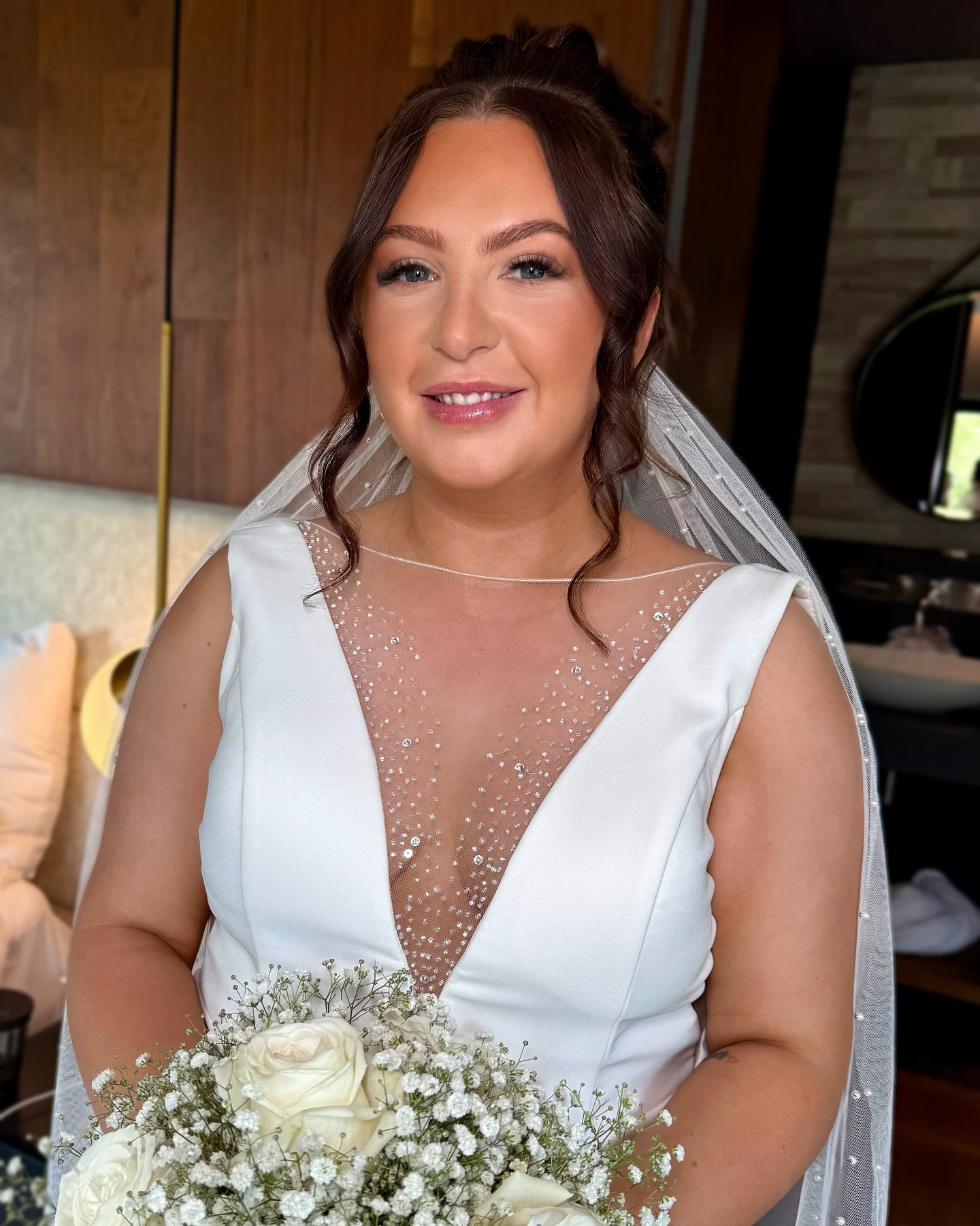 GEORGINA🤍 My beautiful bronzed beauty Georgina!! We both wear very similar makeup so this was absolutely my style🤎 A classic timeless look ✨ I always suggest to opt for makeup that feels like you but elevated! You want to look back in years to come and still love your makeup!🥰
Georgina got married at @cavecanterbury - hair by the lovely @ashleighbuntingshair 🤍
#kentweddings #bronzemakeup #glowingbride #bridalglow #kentmakeupartist #kentmua #hitched #weddingmakeupartist #kentbride