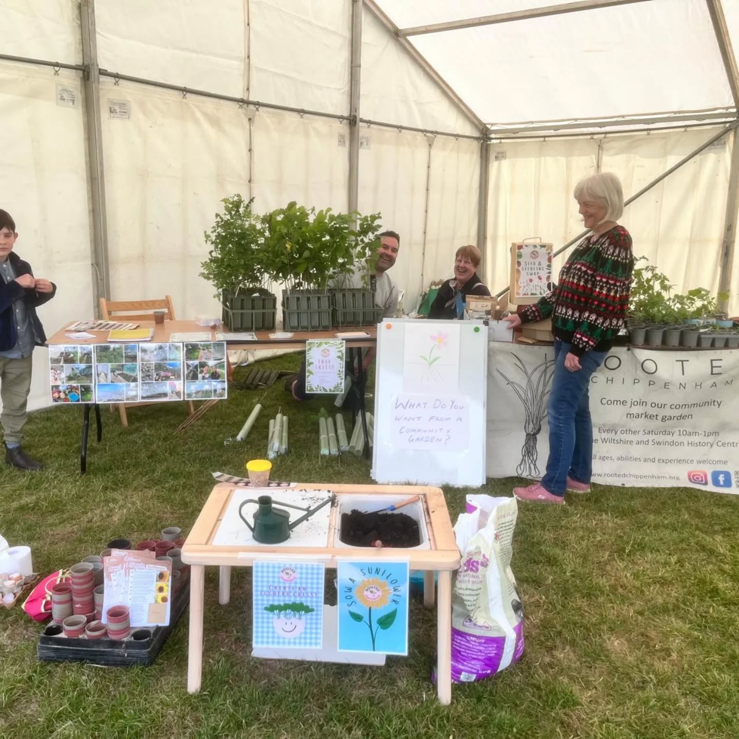 Head down and meet our Community Gardens today in Monkton Park at the Country Comes to Town event organised by @wiltswildlife
We have free trees, seed swap, free seedlings and more!!!