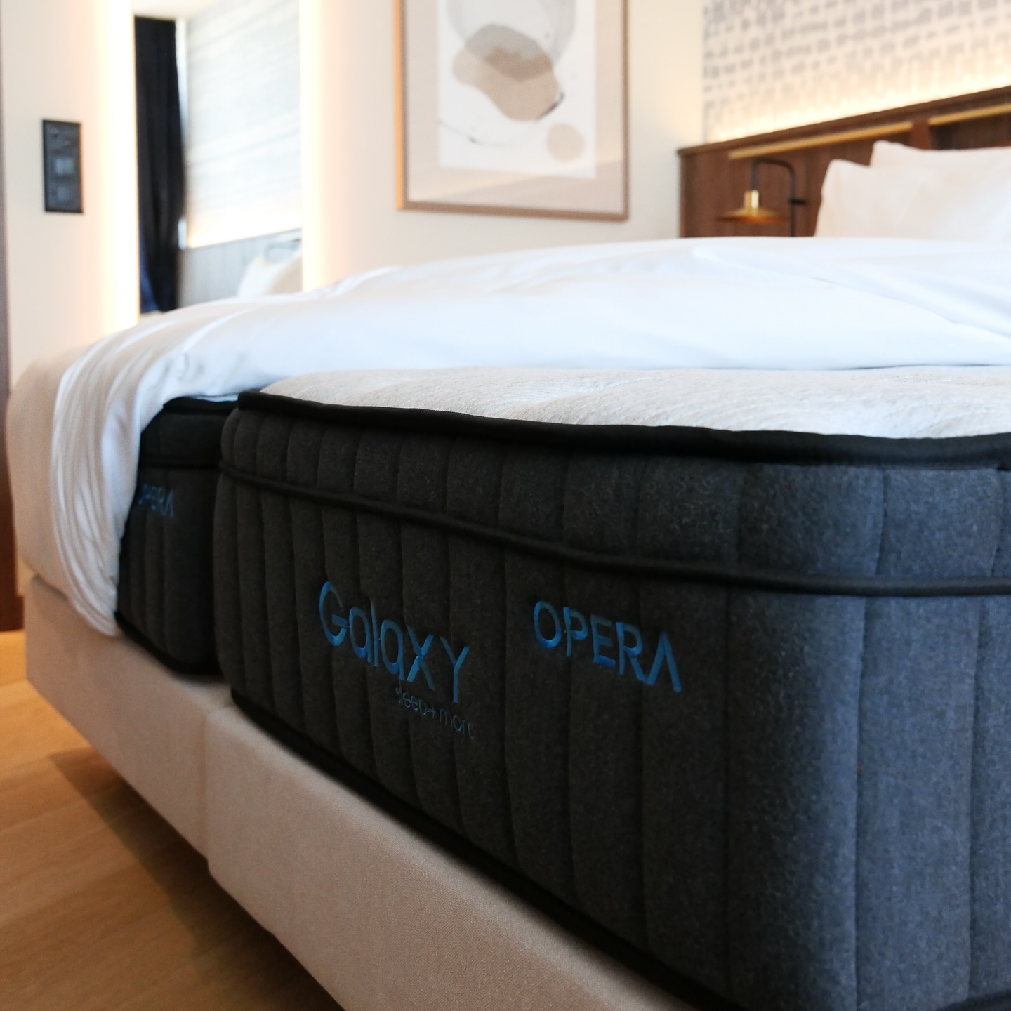 Some of our most asked questions at check out, are about our bedsheets and our mattresses!
This makes us so happy and we love to share this with our guests 🤗
A good night sleep is extremely important for us, so we made sure to hand pick the best items to make this happen. ☁️