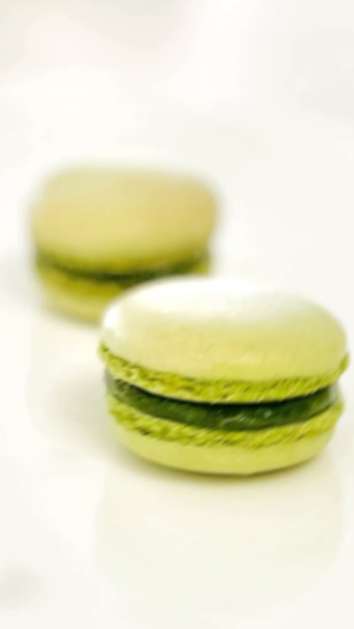 Busy with only household tasks in the past weeks and today is the day to make myself some comfort food to bring back energy! Not only do I love to eat matcha macaron but I also love making it. Without the need of a lot of planning and only a few ingredients, Voilà, you will get plenty of this delicious treat in a few hours. #matchamacaron #lovematcha #抹茶らぶ #homepatisserie #macaron #macaronlover #sweetcomfortfood