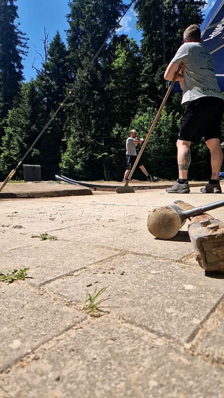 Verpasste Chance gegen Bramberg A:
Unsere Gegner starteten mit Schwierigkeiten und kassierte frĂŒh zwei Nummeros. Leider konnten wir diese Möglichkeit fĂŒr 4 Rangpunkte nicht nutzen da wir im zweiten Umgang selbst eine Nummero kassiert haben.
Darum gab es fĂŒr uns nur 2 Rangpunkte.
NÀchsten Sonntag wartet das AuswÀrtsspiel gegen MÀttenwil-Brittnau A.
MVP: Schmid Lorenz
#Hornussen #Obergerlafingen #HGO #meisterschaft