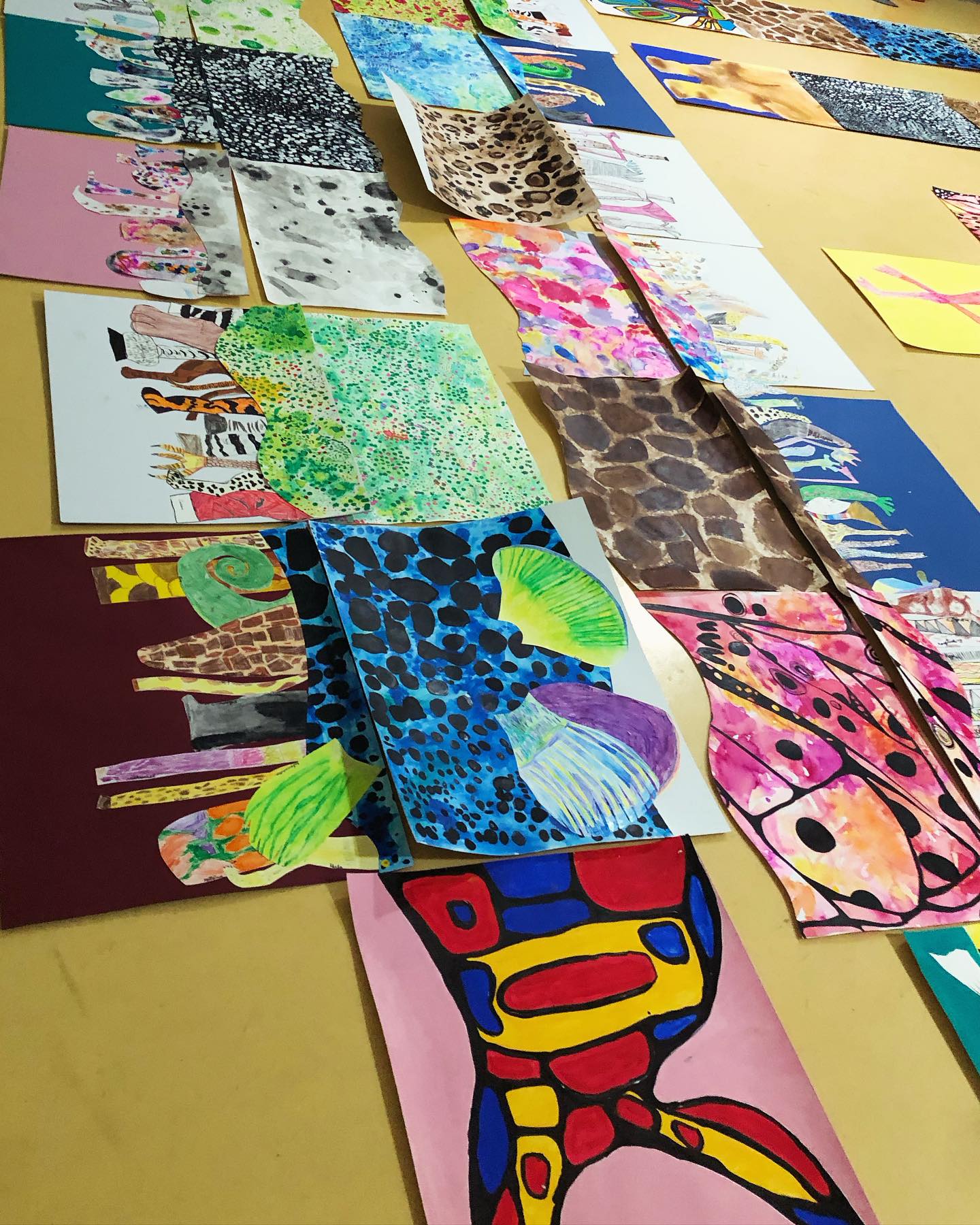 Et puis on a peaufiné, assemblé, mélangé, déployé, admiré, accroché très haut jusqu’à l’heure des étoiles…
Un grand merci aux ami.e.s et a l’ekip du @leutempofestival pour leur aide !