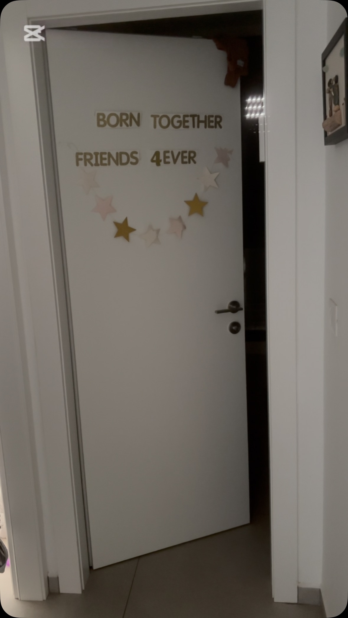 אַבָּא שֶׁלִּי = אָבִי (מִלַּת שֵׁיָּכוּת)
וְלֹא מִן הַמִּלָּה “אָבִי” קִיצּוּר שֶׁל אַבְרָהָם.
צוֹדְקִים הַיְּלָדִים לקרוא לי אָבִי זה כמו לקרוא לי אבא