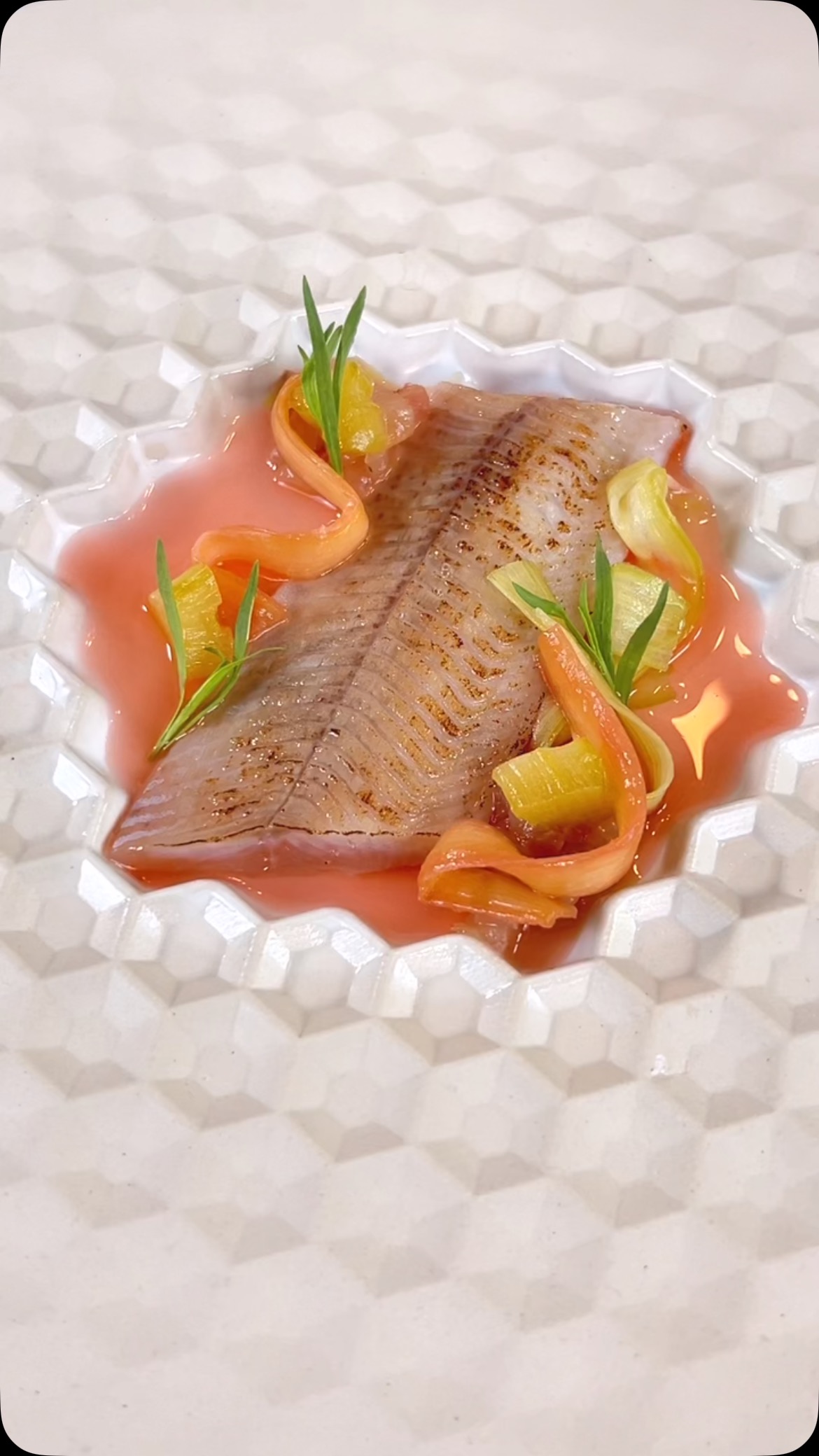 Spring on a plate: Preparing an Austrian trout with @tyrolitlife 🔪
Austrian trout brined and blow torched, trout tartare with olive oil and tarragon, pickled rhubarb and celery
@gronda (link in bio)
#gronda #tyrolitlife #trout #recipe #femalechef