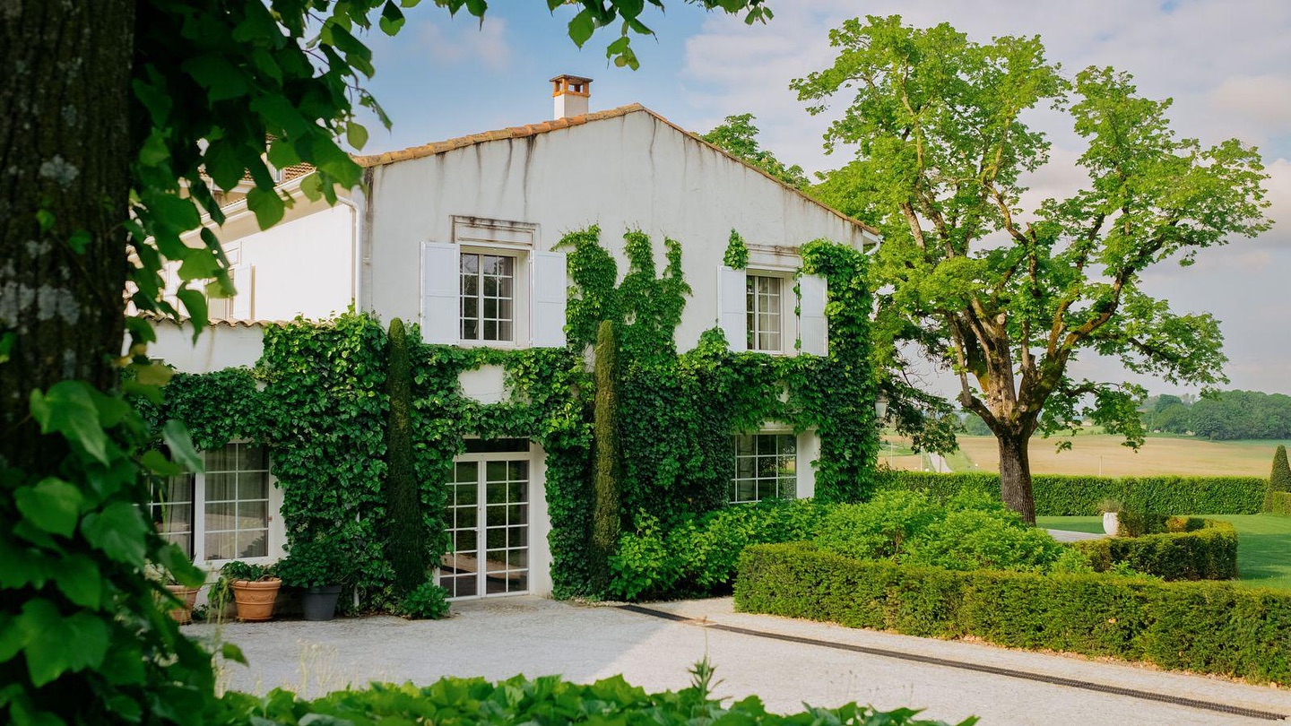 Vue d’ensemble sur le Domaine et des jardins
Calme, nature et charme à perte de vue 🎠🌿
Crédit photo : @propertyshotsco