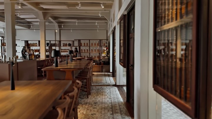 Welcome to our home bar!
Tucked away on the 3rd floor of @baantrok , in Bangkok’s charming old town, Messengerservice Bar is more than just a place to drink, it’s a place to feel at home.
Our cocktails are delivered from the grocery which made with ingredients you know, reimagined into something unexpected. With a small lab and prep area open to all, we invite you to walk around, hang out, and explore the stories behind each creation. Think of it as your friend’s house, if your friend happened to love spirits, flavors, and good company.
Come curious. Leave inspired.
You’re always welcome here.
#messengerservicebar #messengerservicebarbkk #bangkokcocktailbar