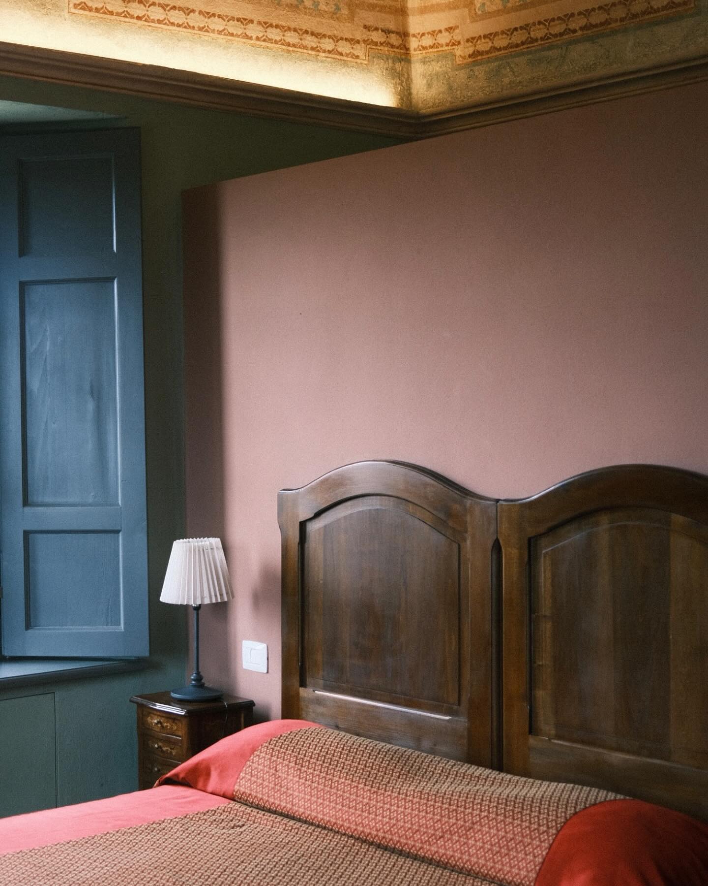 Saturday = slow morning in the Barolo suite 😌 Wish you all a great weekend!
•
•
•
#weekend #saturday #tgif #brunch #italy #castellodivaglio