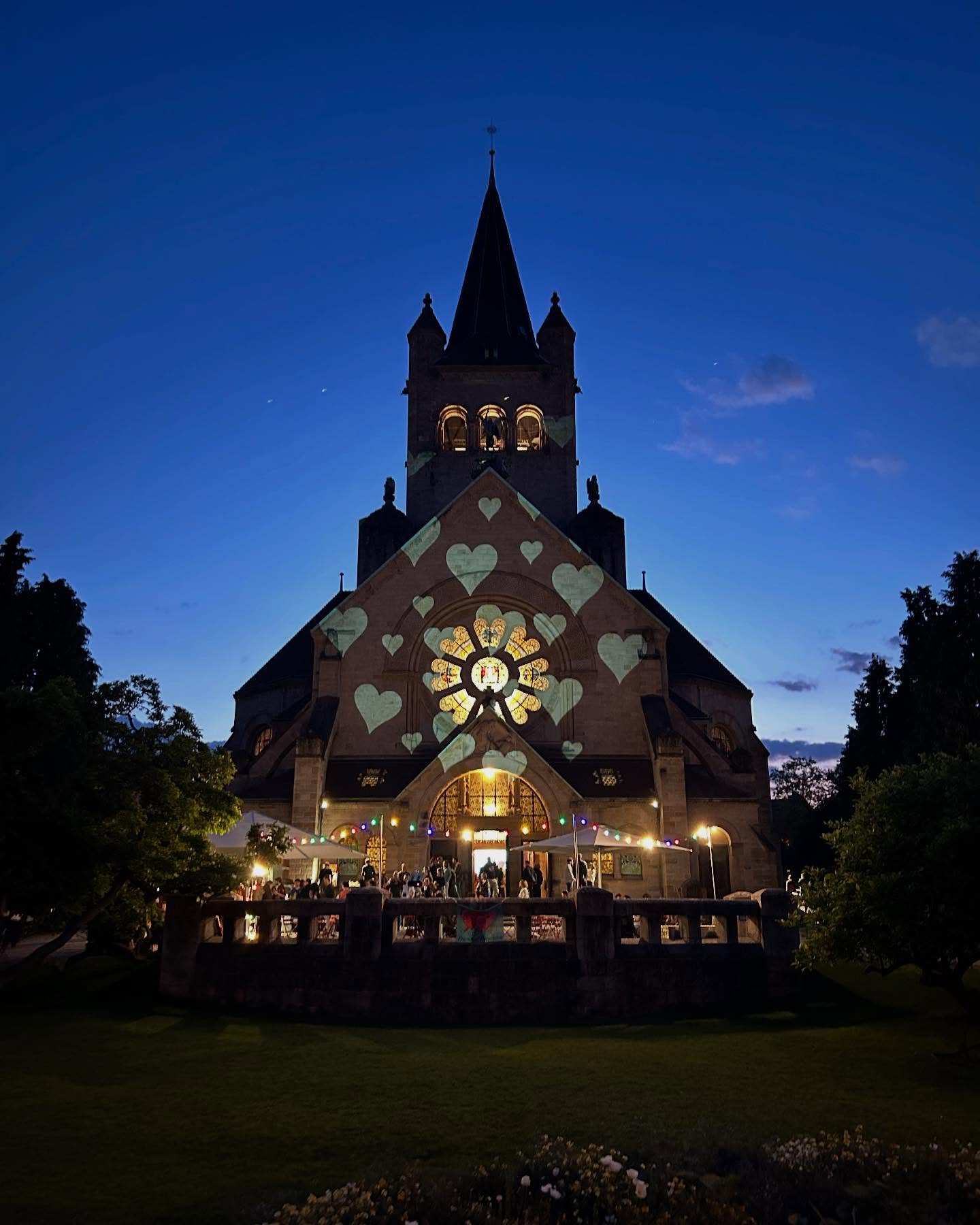 Vielen Dank an alle Besuchende und Chöre fürs Mitfiebern und Mitfeiern in dieser einmaligen ESC-Woche, wir waren überwältigt von der friedlichen und euphorischen Stimmung! 🫶
.
.
.
#esc #basel #thisisbasel #lovebasel #eurovision #eurovisionsongcontest #pauluskirche #kulturkirche #publicviewing #watchparty #choir #choral #music #chor #choeur #coro #concert #dream #team #teamwork