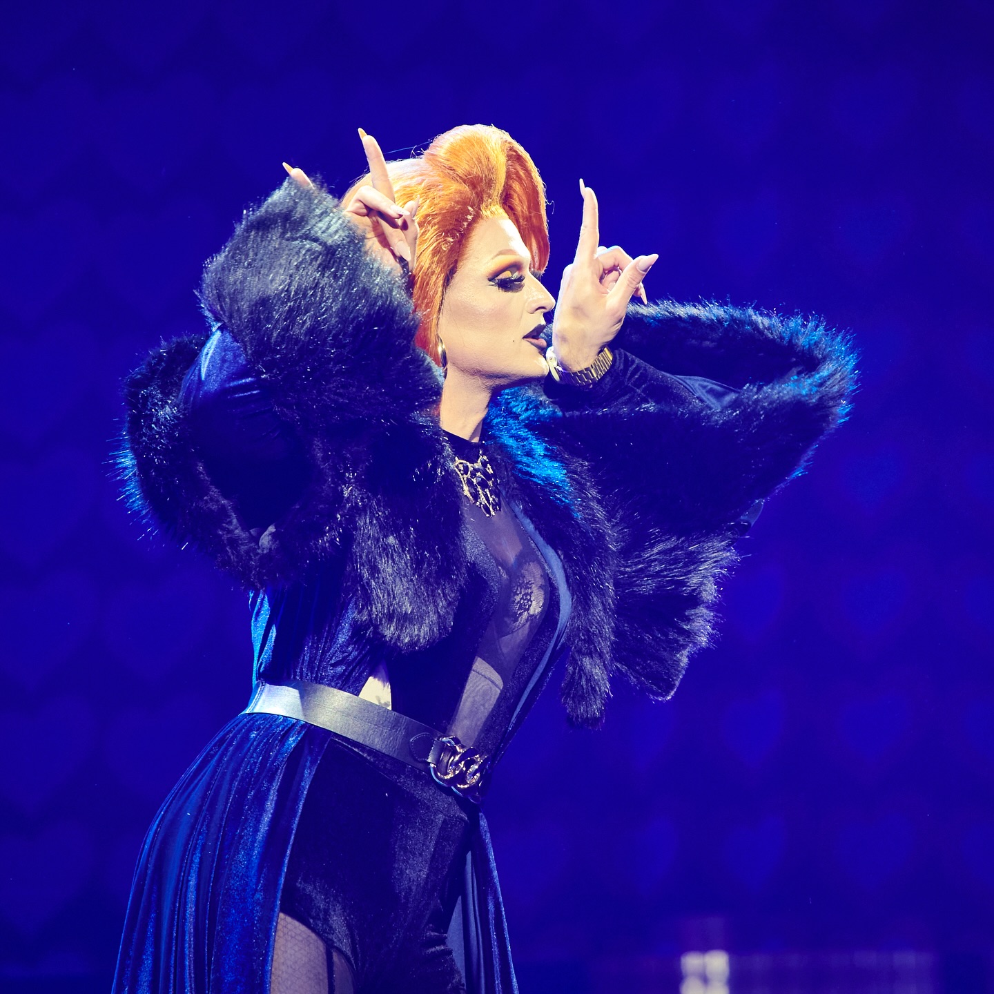 “I wasn’t looking for trouble, but trouble came looking for me.”
And baby, I was in heels.
On May 12th, I walked out in fur, lace, and attitude —
and gave the crowd just one little drop…
Enough to leave ‘em dizzy.
#OdetteHellaGrand #TBT **
#littleDropOfPoison #dragwithbite #femmefatalefantasy #ohgitsdrag #12mai2025 #stagequeen #queeranddangerous #poisonousperfection #throwbackthursday #glamgonewild #lgbtqnightlife
Picture by @pascalboveyphotography