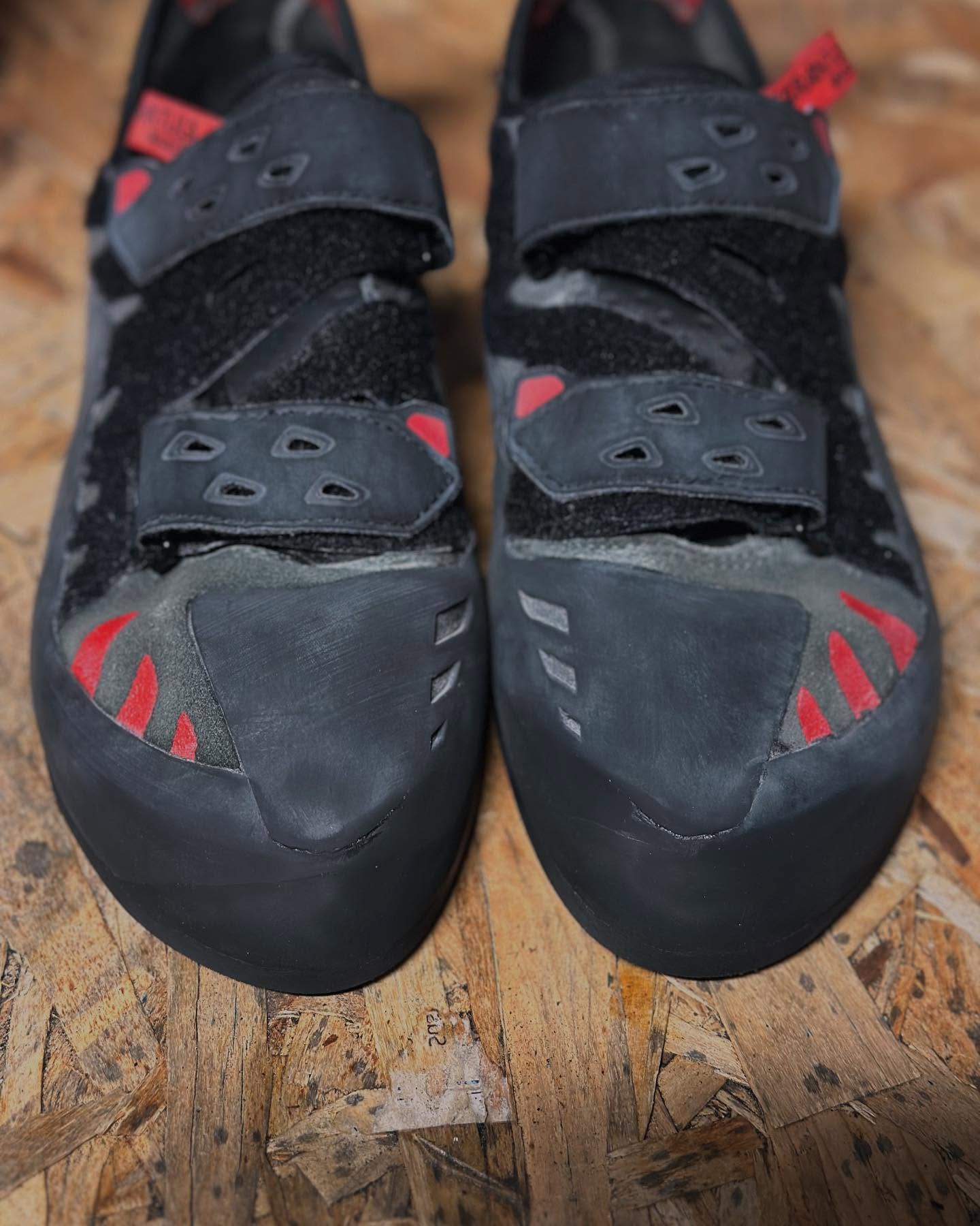 🧗♂️👟 Freshly resoled and ready to send! New rands and full split sole replacement
#reducereuserecycle #climbingresolesaustralia