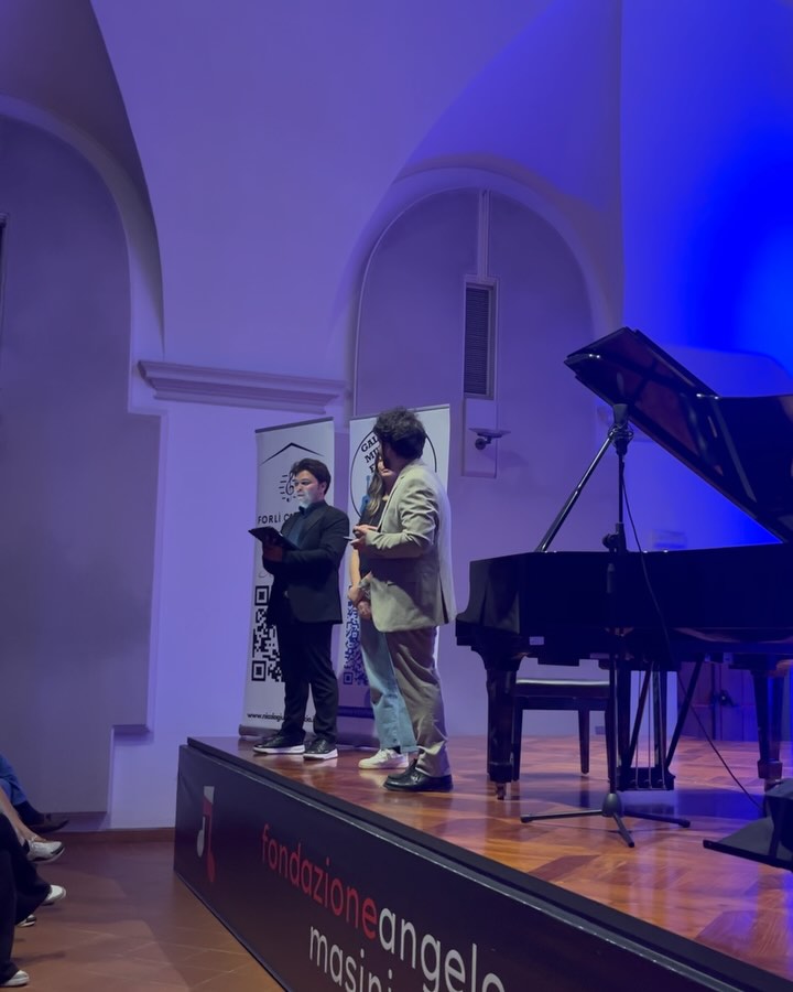 Il 12 maggio, la straordinaria pianista Milica Laurence ha concluso con successo la nostra rassegna pianistica dedicata a Guido Agosti, organizzata a Forlì in collaborazione con Forlì Cultura.
Un concerto interamente dedicato alla musica dei compositori serbi, un viaggio raro e profondo attraverso sonorità poco esplorate, che ha lasciato il pubblico affascinato e commosso.
Con questo sesto e ultimo appuntamento si chiude una stagione memorabile di grande musica pianistica, che resterà impressa nella storia del Gala Music Festival.
Un sentito ringraziamento a Forlì Cultura per la preziosa collaborazione e a tutti gli artisti e spettatori che hanno reso possibile questo progetto.
#galamusicfestival #forlìcultura #milicalaurence #rassegnapianistica #guidopagosti #forlìeventi #concertiforlì #musicaclassica #pianoconcert #musicaserba #eventiculturali #musica2025 #arteemusica #festivalmusicale #pianistainternazionale