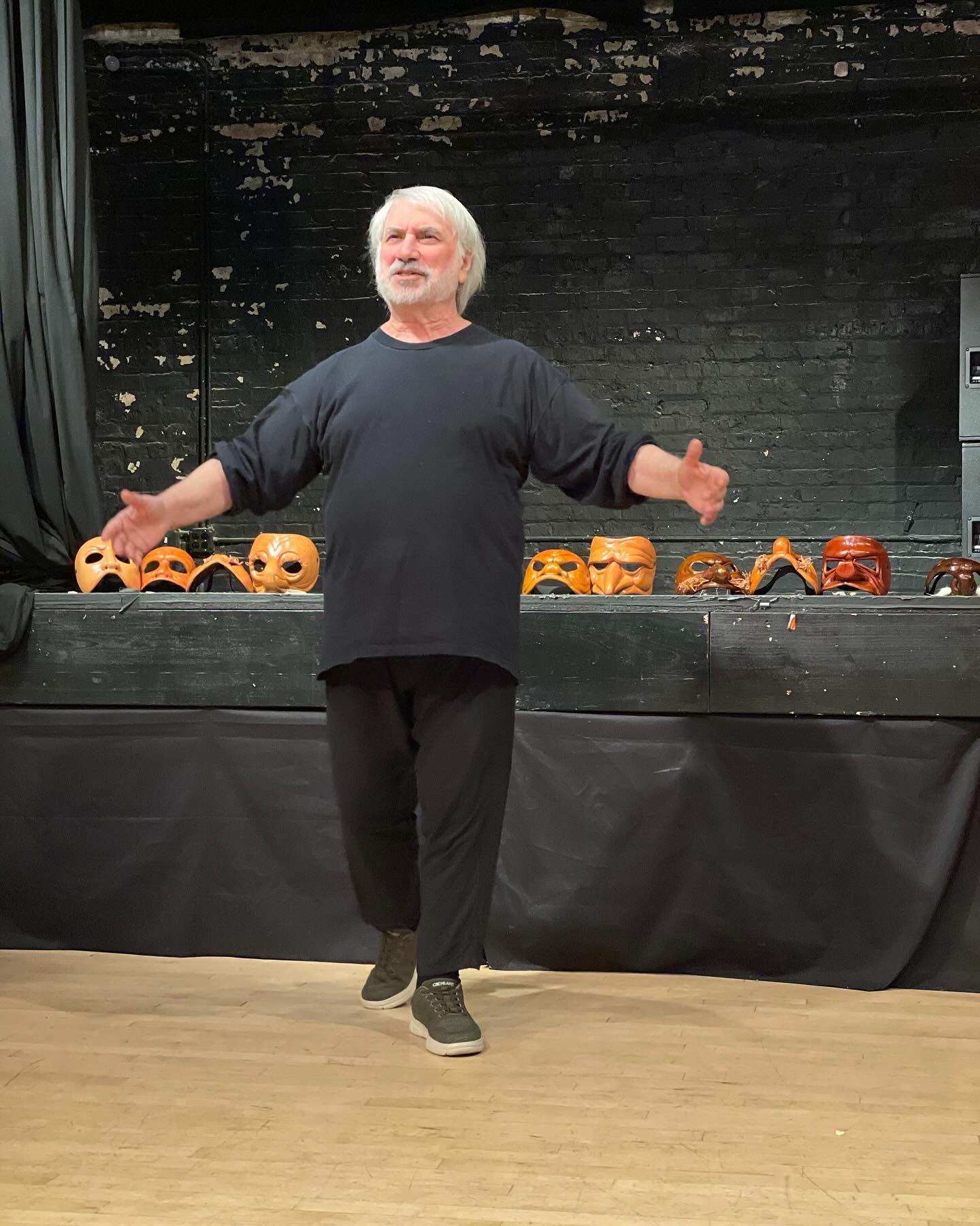 Thank you to all who joined us for our Commedia Actor’s Workshop. Day One is done but we’ll be back tomorrow for more! We’ve covered Zanni, Capitano, and Signora and next up we’ll meet the Vecchi and the Inamorati.
Also tomorrow (5/18) you have the opportunity to see Antonio in action in La Solitudine del Cetrulo at 9pm! Tickets at www.secondcity.com.
#commediadellarte #comicmask #masks #italianinchicago #pulcinella #workshop#performance #chicagotheatre #clown