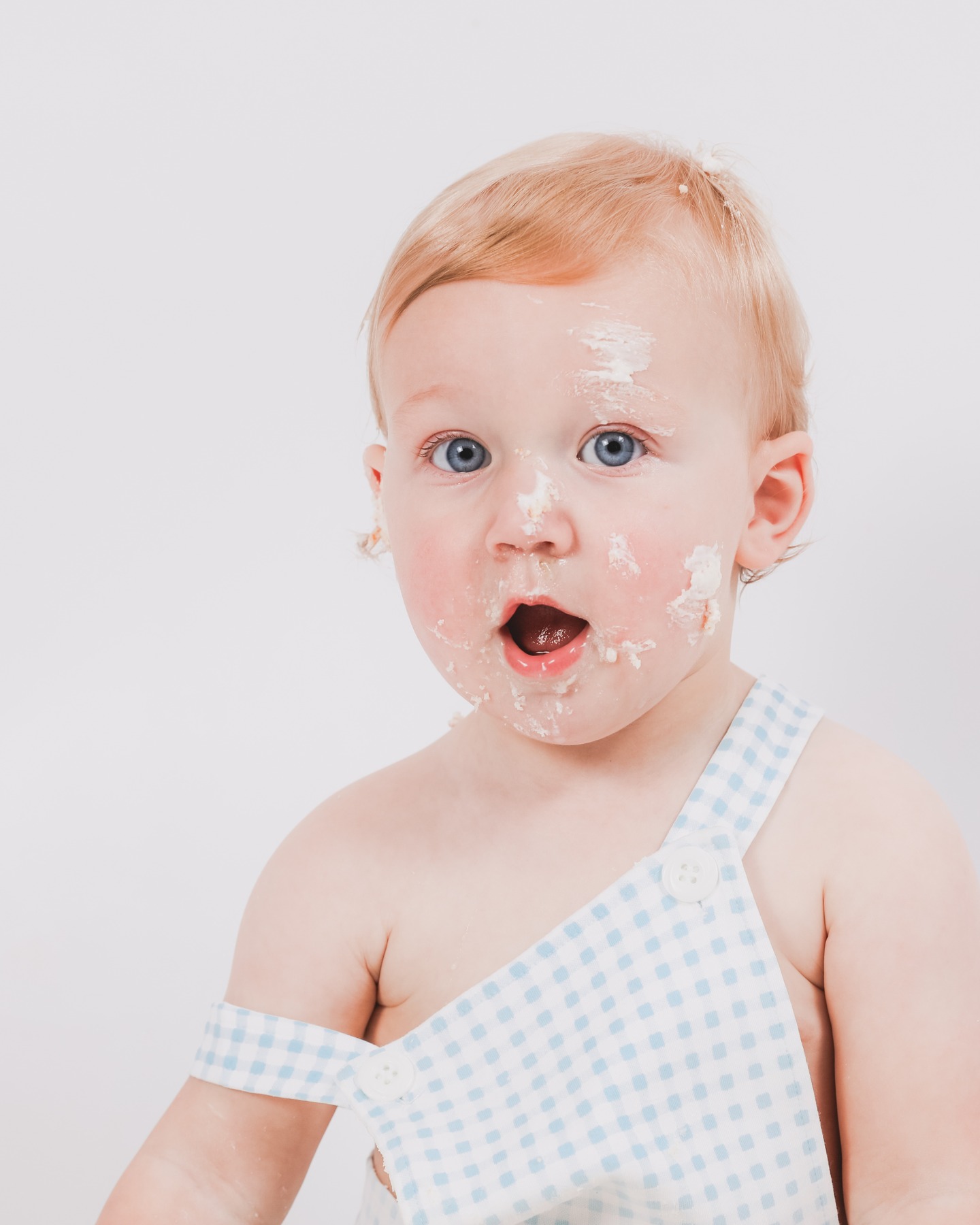 This cake didn’t stand a chance! 💕🍰