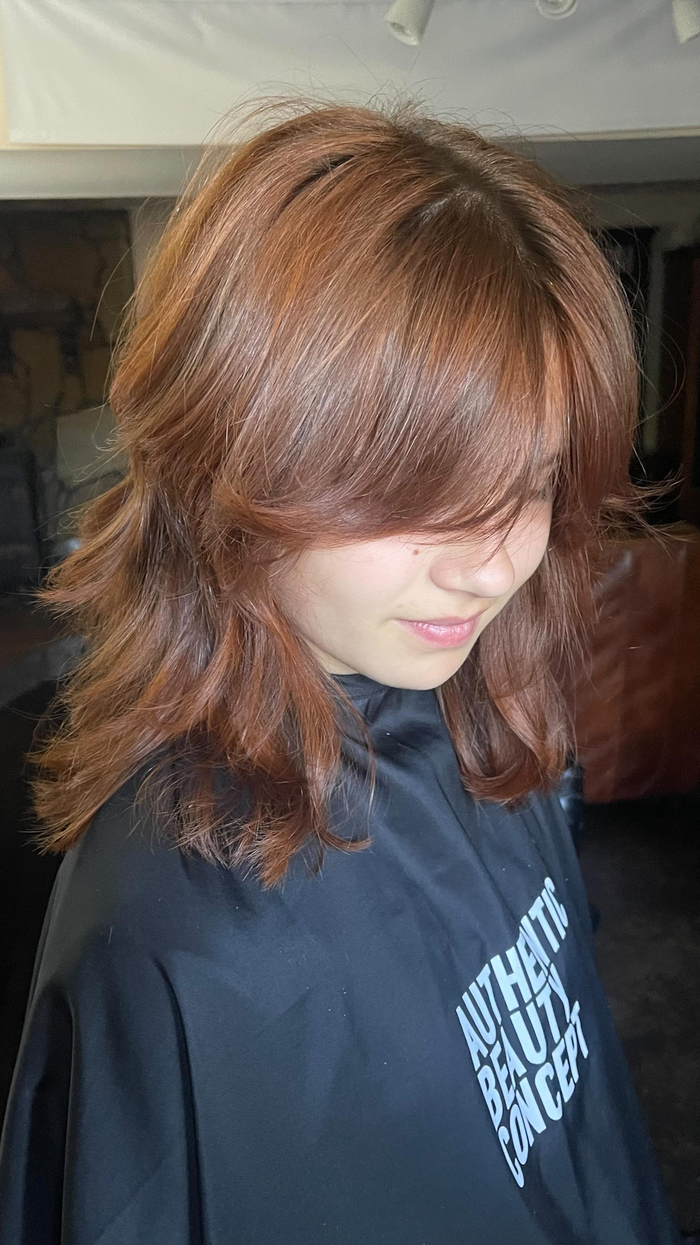 The final stage of cutting this fun textured shag ✌🏻
-Checking for client approval 😉🥰
The verdict is….she loves it!