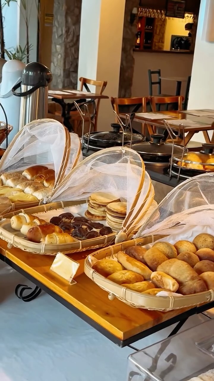 Comece o dia saboreando a essência de Paraty no nosso café da manhã: frescor, sabor e tradição em cada detalhe.
_________________________________
Start your day savoring the essence of Paraty: freshness, flavor, and tradition in every detail of our breakfast.
#paraty #viajar #visitparaty