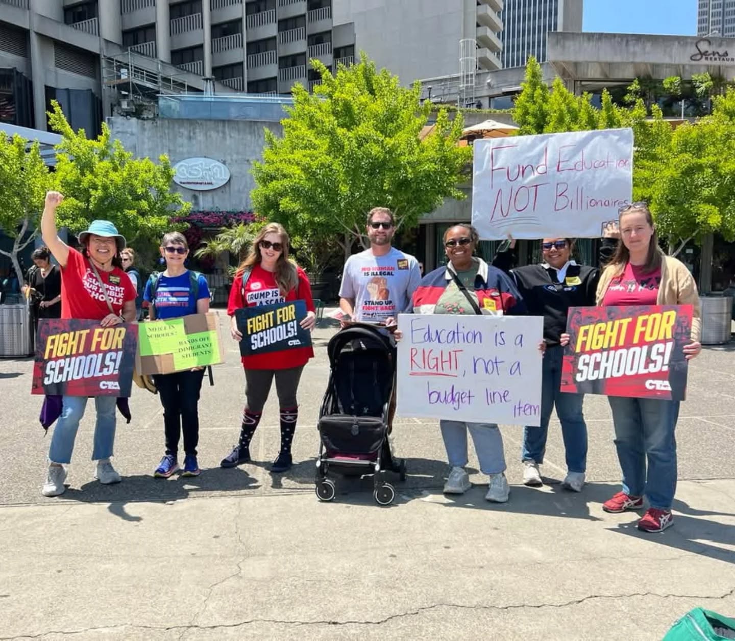 East Side Teachers Association representing at #FightForSchools
#wearecta #wearesta #whenwefightwewin #unionteacher #unionproud #unionstrong