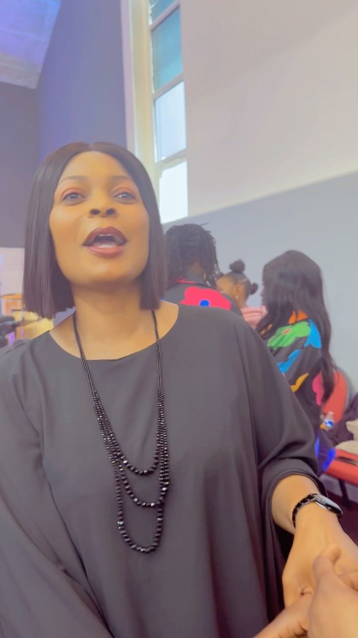 Feeling every single Strand of her hair
.
.
.
Thanks for Constantly Repping 02beautty
#bonestraighthair #vietnam #humanhair#londonhairvendor#londonwigmaker#