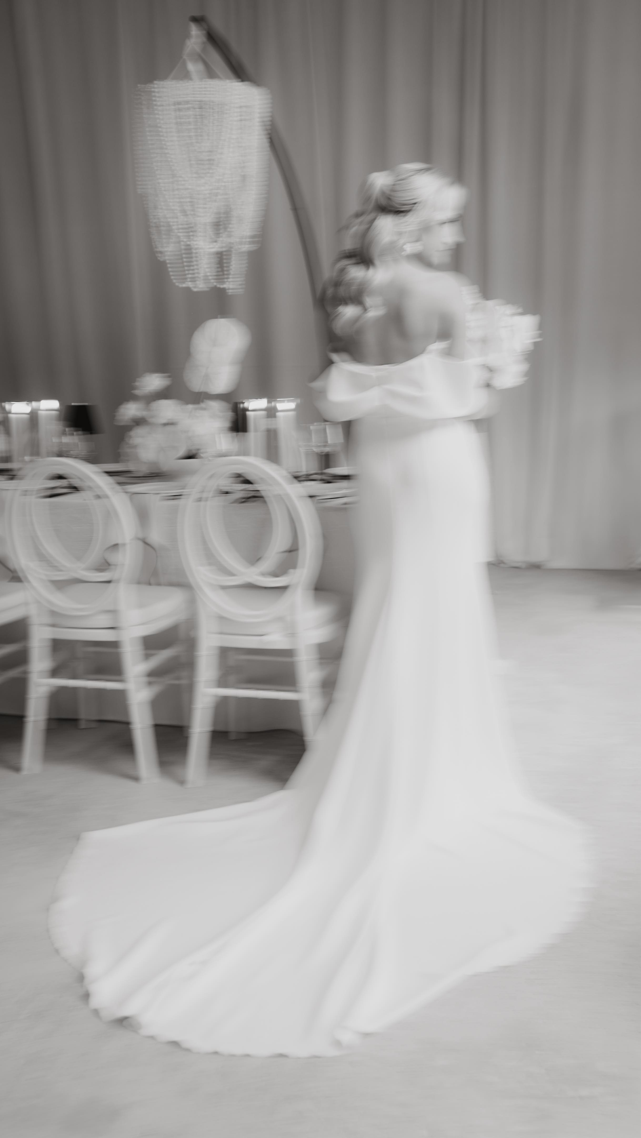 Unser PORTFOLIO DAY wäre ohne EUCH nicht möglich 🤍
Riesen Dankeschön an alle, die mitgewirkt haben:
Fotografin: @oliviadelgas_photo
Planung: @kh.hochzeiten
Geschirr, Stühle & Dekoration: @hochzeitsdekorstion
Floristik: @daniewilke_floraldesign
Brautkleider: @diebrautmacherin
Make-up: @nessbeautystudio & @mayestic.makeup
Hair: @haaratelier.cloppenbung
Location: @lokschuppen.atelier.clp
Catering: @ostblocklatino_soul
Live Painting: @farbmomentebynica
Patisserie: @konditorei_carlotta
Papeterie burgundy: @beautifullovestory.de
Couple: @nina_deer_ @pa.tat_ @nrw.modelcouple
Single Bride: @_kiikii_j
Bridemaids: @lucia.stecklein @angeeloe @waleeriiaa
Ohrringe&Tasche: @dilaaccessoires
Herrenausstatter: @kramer_hannover
Video: @sjj_filmt
#portfolioshoot #hochzeitsplanung #hochzeitsdeko #heiraten #kreativefotografie #hochzeitsfotos #cloppenburg