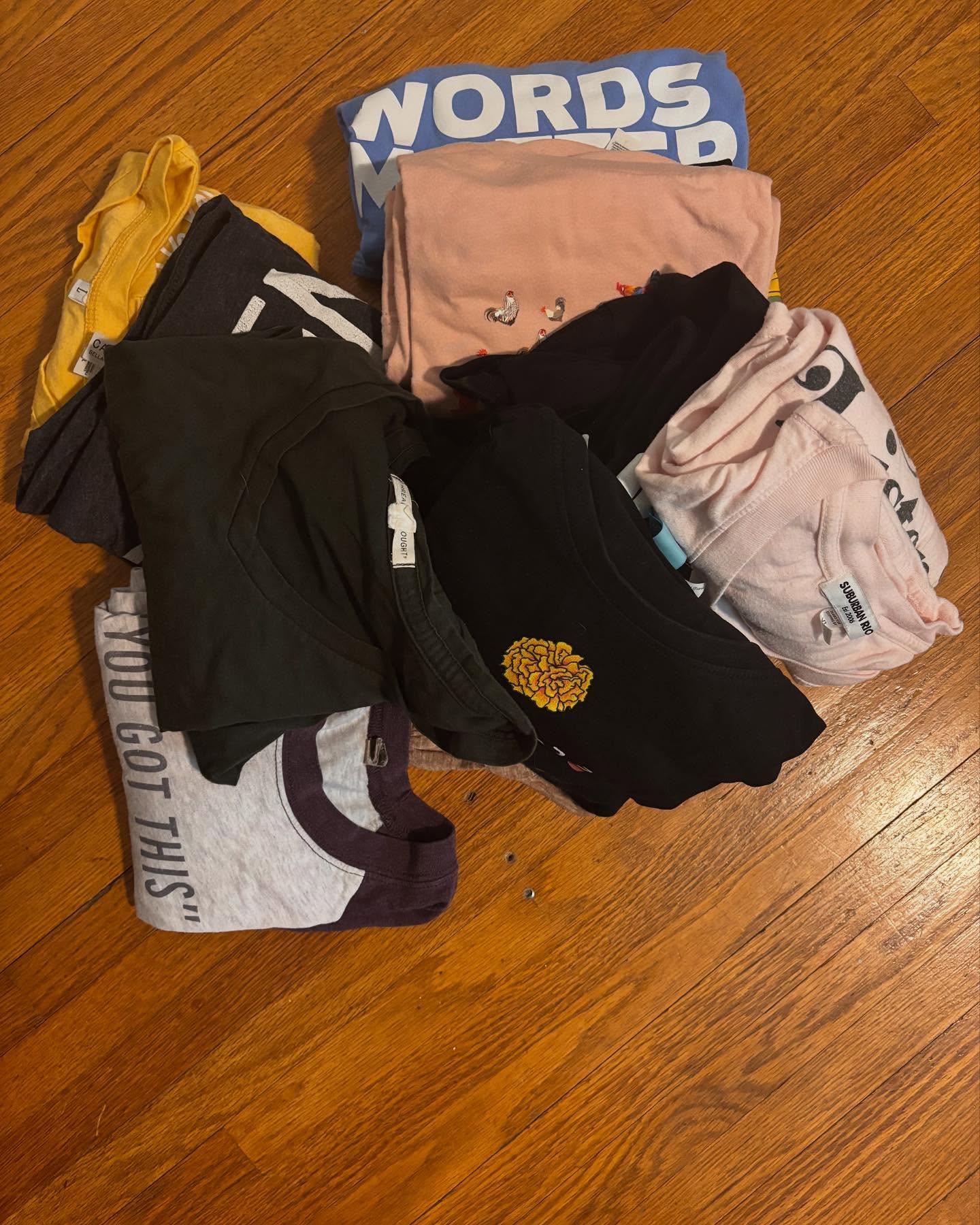 Reset Week – Day 2:
Today’s small reset? Tackling the T-shirt drawer!
It only took a few minutes to sort through the clutter and let go of what I don’t wear anymore. Now everything fits neatly—and I can actually see my favorites again!
If you’re joining the challenge, try picking one drawer to declutter today. It’s amazing how even a small reset can create a big sense of calm.
#TheCozyDeclutter #ResetWeek #OneSmallChange #TidyDrawerBigWin #DeclutterWithHeart