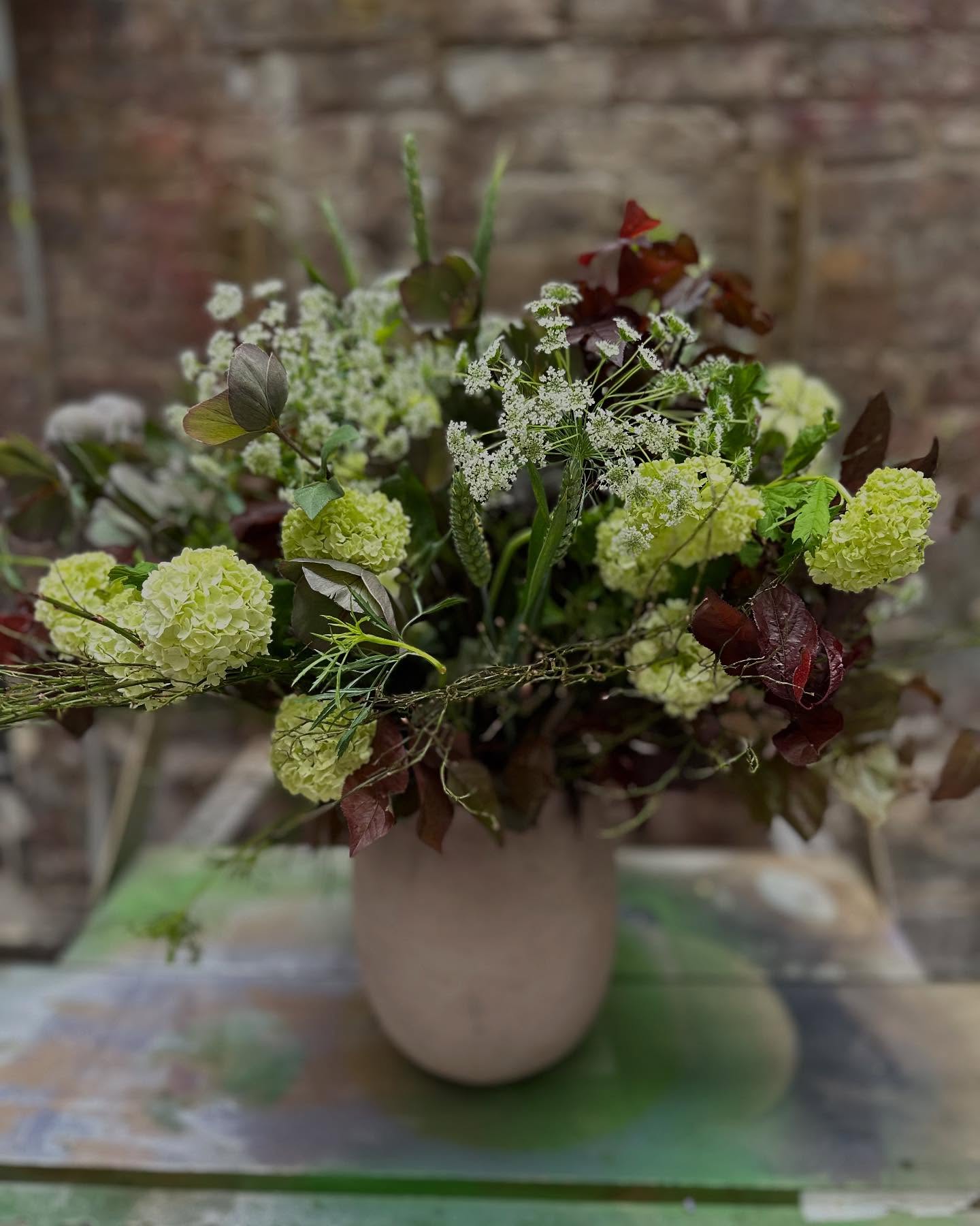 Organic
.
#flowerpower #floralfix #flowerstagram #floraldesign
#nycflowers #frenchflorist #artisanfleuriste #luxuryflowers #retailflowers #elegantflowers #nycflowerbouquets #classyflowers #giftflowers #lusciousflowers #subscriptionflowers #beautifulflowers #internatrionalflorist #nycflowers