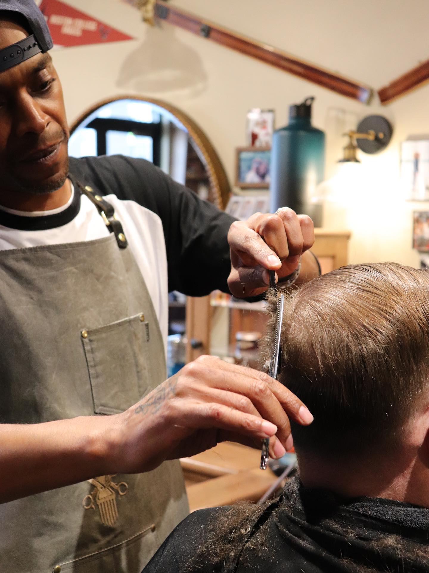 Why should you visit us? We’re passionate about what we do and pay attention to the details - all in a welcoming space for anyone looking for a fresh cut.
•
•
•
•
#bostonbarber #supportlocal #haircut #barbershop #wellesley #newton #babsoncollege