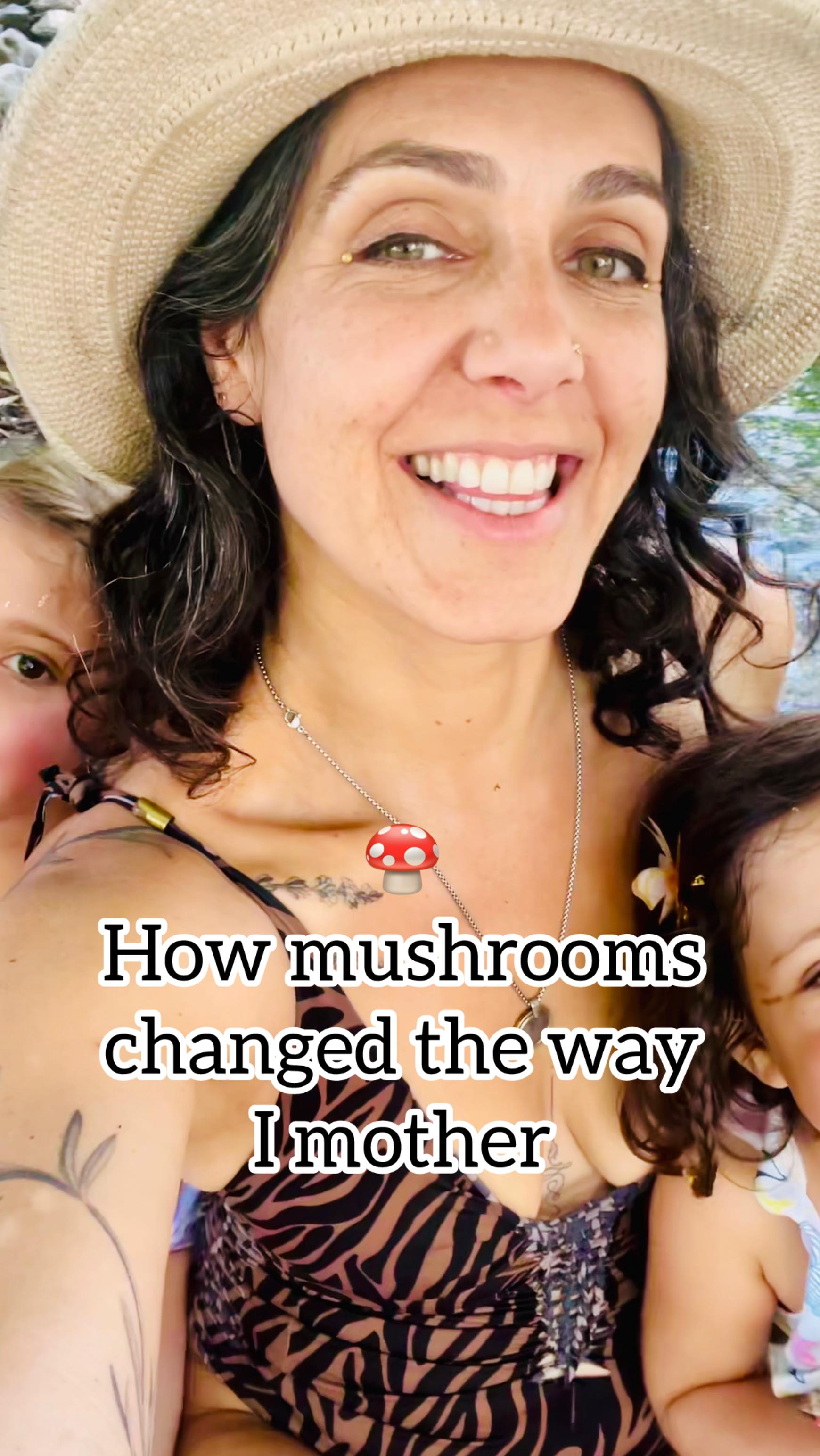 אני כבר לא יכולה לשמור את זה לעצמי.
כן, זה מרגש. וזה גם מפחיד קצת.
אבל הגיע הזמן לצאת לאור ולספר את האמת שלי ✨
פטריות שינו את הדרך שבה אני אמא.
הן פתחו לי את הלב.
החזירו אותי לנוכחות.
לילדה שבי.
ליכולת לחבק רגשות בלי פחד.
ולראות את הילדות שלי – באמת.
המסעות שעברתי עם פטריות ריפוי עיצבו אותי.
הן עזרו לי לשבור דפוסים, לשנות הרגלים,
ולגלות בי צדדים שלא ידעתי שקיימים.
אני מאמינה שיש דרך אחרת לאמהות.
יותר רכה.
יותר מחוברת.
יותר מודעת.
וזו רק ההתחלה.
רוצה לשמוע עוד?
דברי איתי… 🍄✨
המידע כאן אינו ייעוץ רפואי זה אך ורק התנסויות שלי 🙏
#פטריותמרפאות #אמהותמודעת #מסעעםעצמי #פסיכדליהמרפאה #מיקרודוזינג #momswhomicrodose #momsonmushrooms #mushroommama @momsonmushroomsofficial @twins_on_wheels_