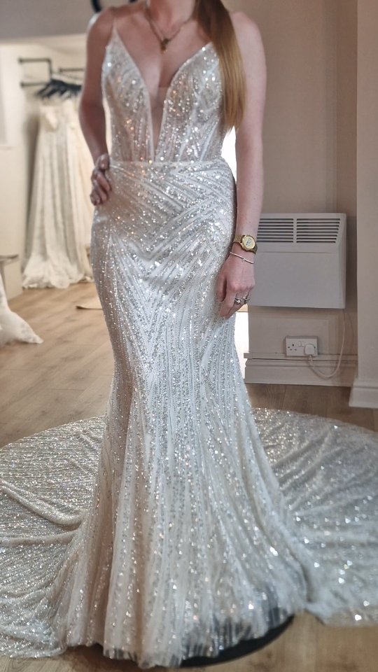 DIXIE โญ๏ธโจ๏ธ
Looking for something with SPARKLE? This beautiful gown from @amalfibridal is sure to steal the spotlight!
Adorned in thousands of sparkle sequins and beads, this dress gives a gatsby vibe in a modern silhouette. The pattern of this dress is designed to flatter and enhance female curves and is finished off with a gorgeous long train.
Book your appointment today via the link in our bio, or alternatively, you can call or message us on WhatsApp on:
โ๏ธ07897376737โ๏ธ
๐ Vows Bridal, 57 Northgate, Wakefield, WF1 3BP
๐ Book @ www.vowsbridal.co.uk/bookappointment
๐ www.vowsbridal.co.uk
@vowsbridaluk
#sparkledress #sparkleweddingdress #bridetobe #modernbride #westyorkshire #Wakefield #yorkshire