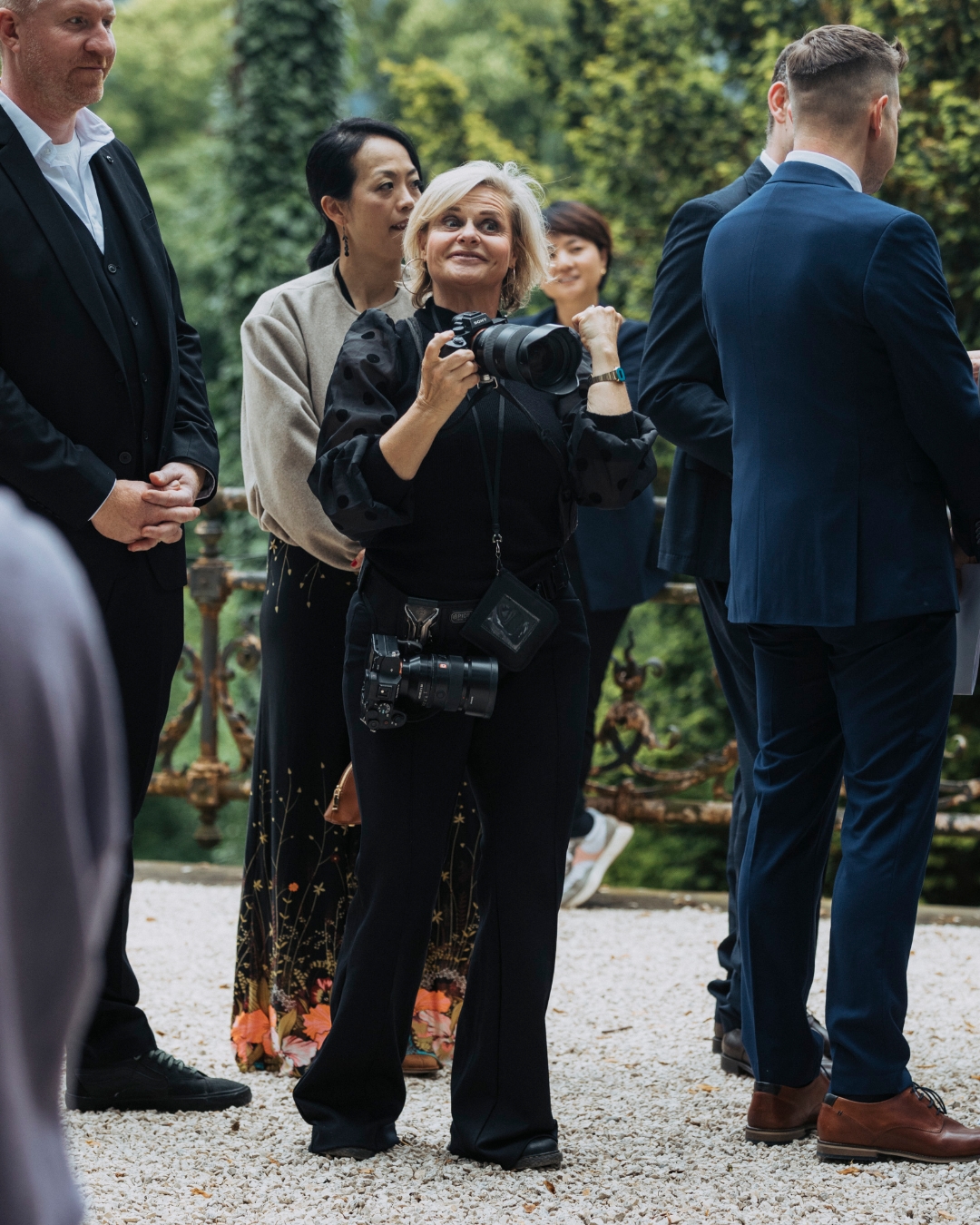 Gleich fahre ich wieder in die wunderschöne Stella Rheni und zuvor zeige ich Euch ein paar Fotos von der letzten Hochzeit von Juri & Lilli. Meine Kollegin Tanja Wesel hat ein paar Schnappschüsse von mir erstellt, ich bin immer wieder überrascht, was ich für Gesichtsausdrücke beim Fotografieren habe.
#behindthescnes #stellarheni