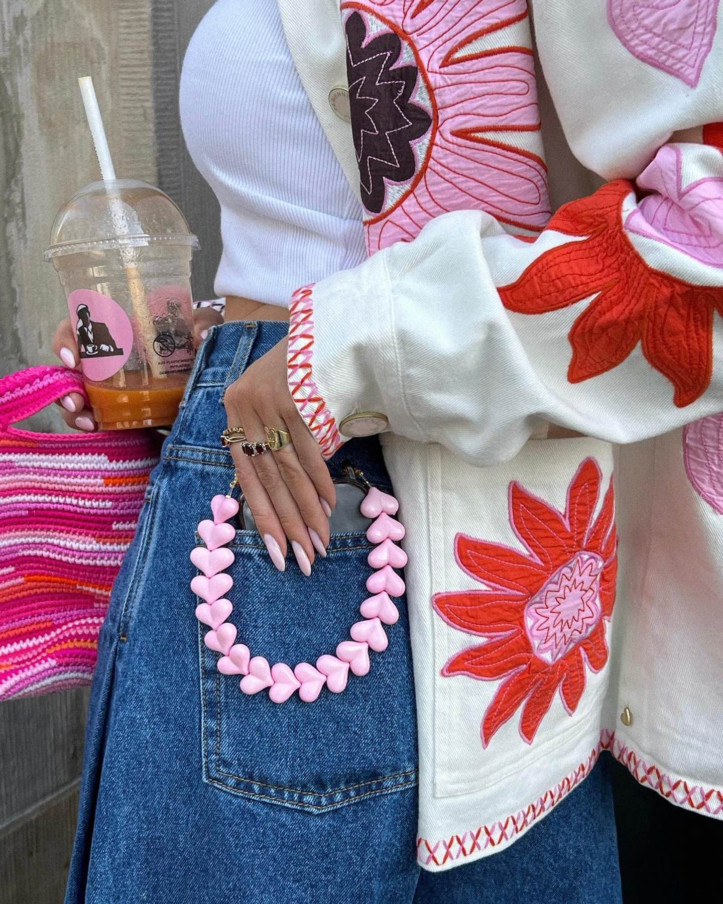 Details matter 👀 @kickiedeklijn #beso #handmade #baby #pink #heart #phone #cord #accessories