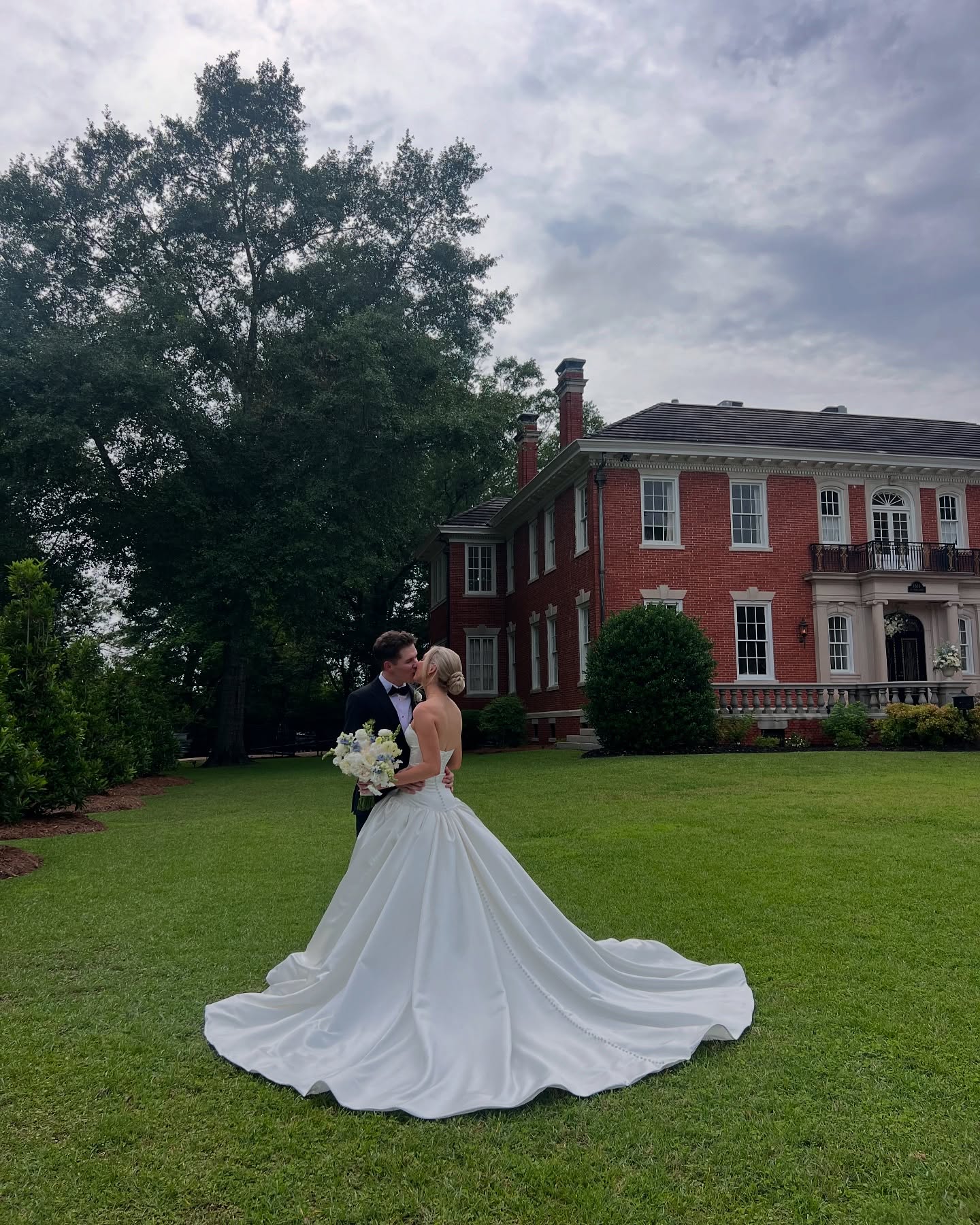 Peyton + Davis = forever the Pembertons ✨
Yesterday, we had the honor of hosting the timeless celebration of Mr. & Mrs. Pemberton. 🦋 Surrounded by love, beauty, and joy, their wedding was a true reflection of grace and romance. Wishing them a lifetime filled with cherished moments and everlasting love!💍
Thank you to the team that made it all happen!
Venue, day of coordination, & valet: the1616house
Hair & makeup: @makeupbybax
Florals:@hannahgarrettflorals
Photography:@ashleyjenphotography
Videography:@nostalgiacorpweddings
DJ: @toptiermontgomery
Violinist & Cellist: @susieshorttmusic
#alabamaweddings #the1616house