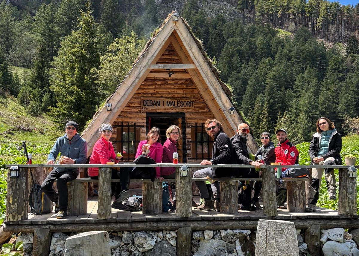 OPERATOR IN TOUR ✨️
Si è appena concluso l’𝗘𝗱𝘂𝗰𝗧𝗼𝘂𝗿 𝗱𝗶 𝗡𝗔𝗧𝗨𝗥𝗞𝗢𝗦𝗢𝗩𝗢, grazie al quale i nostri tour operator @planetviaggiresponsabili , @jonasvacanze e @girolibero insieme a @lagenziadiviaggi e @tdsvoyage, hanno potuto scoprire le meraviglie della @viadinaricakosovo e sperimentare la calda accoglienza delle comunità locali.
Al centro dell’EducTour la relazione con gli operatori turistici kosovari, finalizzata a 𝗳𝗮𝘃𝗼𝗿𝗶𝗿𝗲 𝗹𝗮 𝗻𝗮𝘀𝗰𝗶𝘁𝗮 𝗱𝗶 𝗰𝗼𝗹𝗹𝗮𝗯𝗼𝗿𝗮𝘇𝗶𝗼𝗻𝗶 𝗽𝗲𝗿 𝘂𝗻𝗮 𝗽𝗿𝗼𝗺𝗼𝘇𝗶𝗼𝗻𝗲 𝗰𝗼𝗻𝗴𝗶𝘂𝗻𝘁𝗮 𝗱𝗲𝗹 𝘁𝘂𝗿𝗶𝘀𝗺𝗼 𝘀𝗼𝘀𝘁𝗲𝗻𝗶𝗯𝗶𝗹𝗲 𝗻𝗲𝗹𝗹𝗮 𝗿𝗲𝗴𝗶𝗼𝗻𝗲, attraverso eventi B2B e site visit presso strutture ricettive e altre micro-imprese turistiche di Peja, Junik e Decan. 🙏🏻
L'eductour è stato realizzato in collaborazione con @rtmvolontarinelmondo.
NaturKosovo è un'iniziativa finanziata e promossa da @aics_tirana e supportata da @italyinkosovo, implementata da @rtmvolontarinelmondo e @celimmilano in collaborazione con @utalayafoundation @CAIclubalpinoitaliano @cnsas_official @aitr_italia