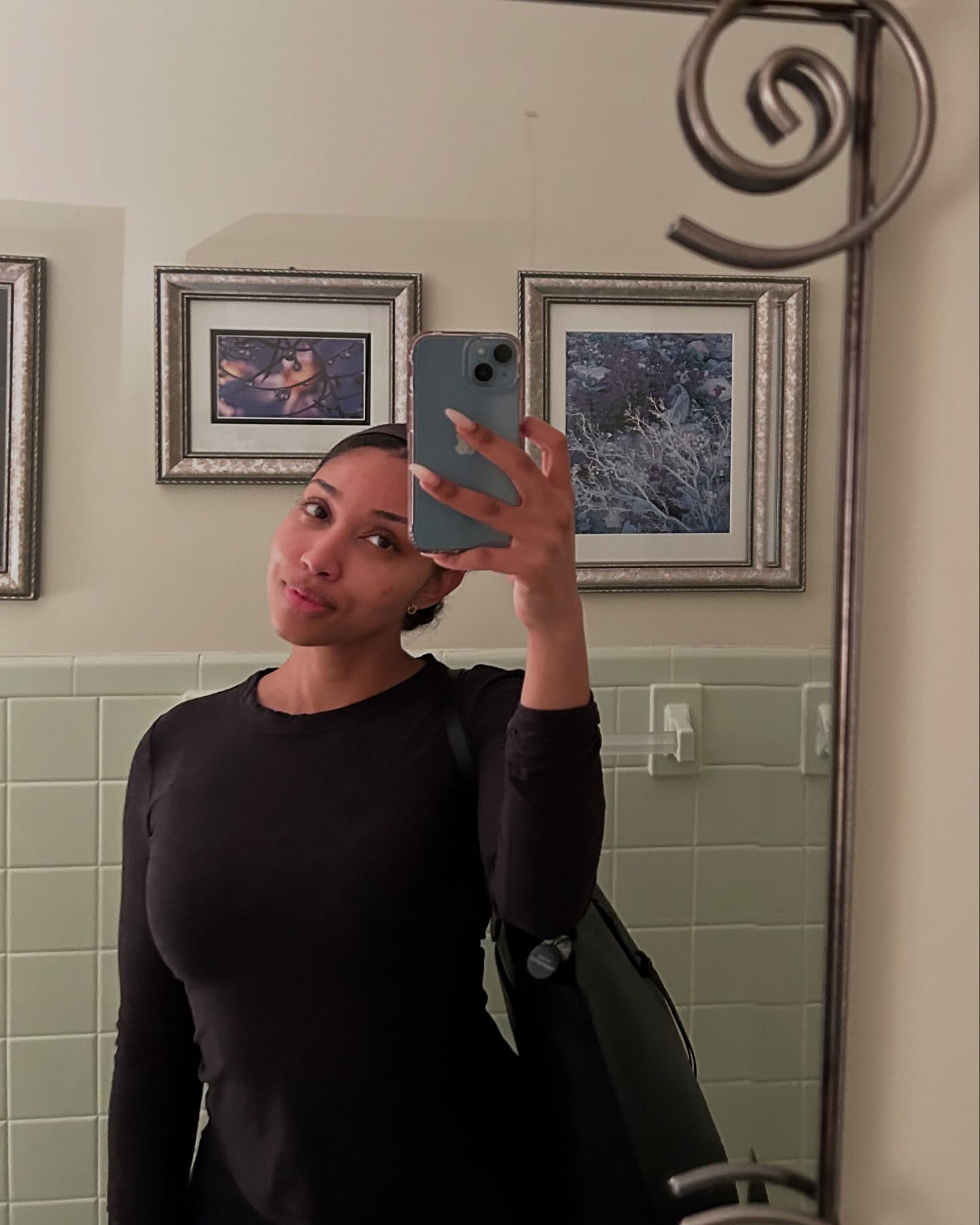 At the stu recording the greatest song I’ll release thus far. Pouring all I have into this one. God gave me this one 🙏🏽💯🔝
"Home"
#studiotime #home #recordingsession #newmusic #popballad #chinarahill