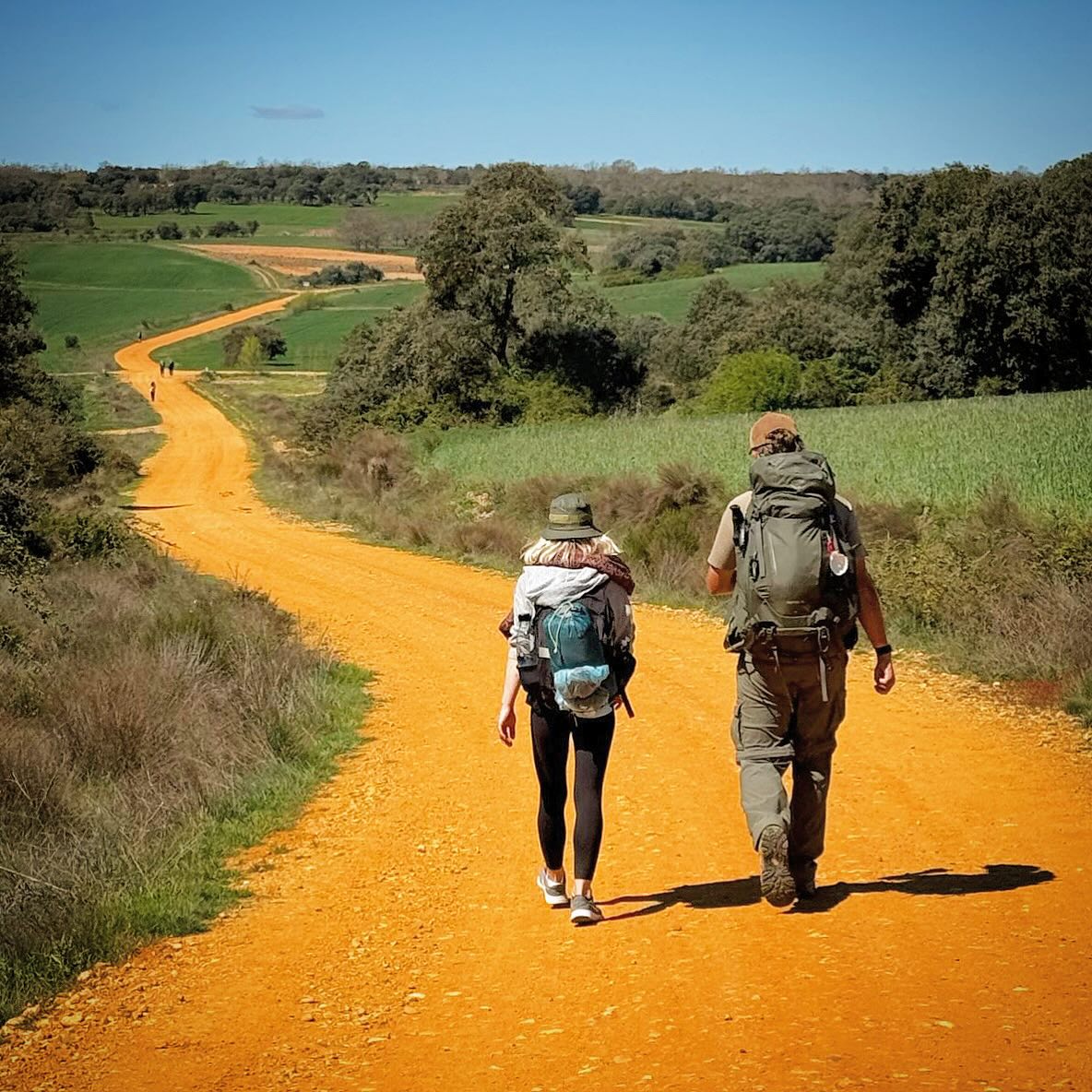 Beautiful camino 🧡.
.
#300kmofcontemplation #optimisticorangeroads #nuevosamigos #pilgrimage #walkingwithjesus #walkingthroughpain #selfhealingfeet #love #clarity #truth #freedom
