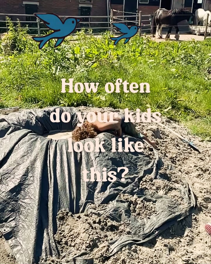 Our kids know how to swipe before they can write — but do they still know how to build a fort, roast a marshmallow, or get muddy just for fun?
At Festa Pipa, the WiFi is weak but the connections are strong. Expect a small, soulful camping festival for families who crave connection — to each other, to nature, and to rhythm.
Kids spend their days outside, making friends, making messes, and making memories. No schedules, no screens — just freedom, play, and the magic of nature all around.
And while they roam, you breathe. Dance. Share meals. Be present.
Let’s give our kids (and ourselves) a weekend of real life — wild, simple, and full of wonder.