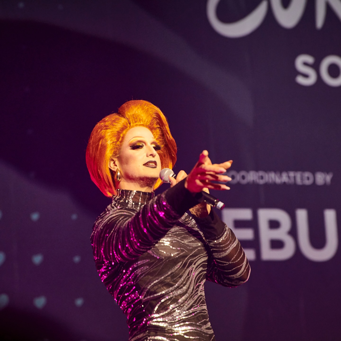 “Good evening Europe… and good luck topping this!”
From sequins to spotlight, from backstage nerves to a roaring crowd –
hosting the ESC Village in my beloved Basel and presenting “Oh G! It’s Drag” to thousands?
Let’s just say:
Douze points. Für alle queeren Herzen.
Europe, we brought the drama.
And honey, the runway was a Main Stage.
#OdetteHellaGrand #EurovisionHostRealness **
#escvillage2025 #dragmeetsmusic #eurovisionqueen #ohgitsdrag #basellovesdrag #queernightmagic #thedrumrollmoment #glamontour #hostcityvibes #lgbtqstagepresence #sequinsandspotlights #europewearehere
Picture by @pascalboveyphotography