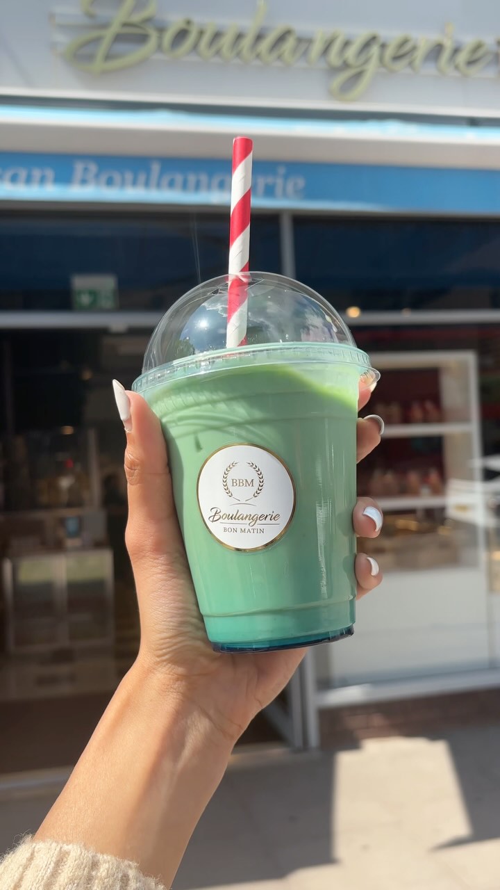 Have you tried our new blueberry matcha yet!? 🫐🍵
This crowd pleaser tastes even cooler than it looks 😉
Give this a try this summer at any of our locations!
#matcha #blueberrymatcha #blueberry #icedmatcha #matchalondon #londoncafe #viral #fyp #instareels #finsburypark #finchleycentral #hampstead