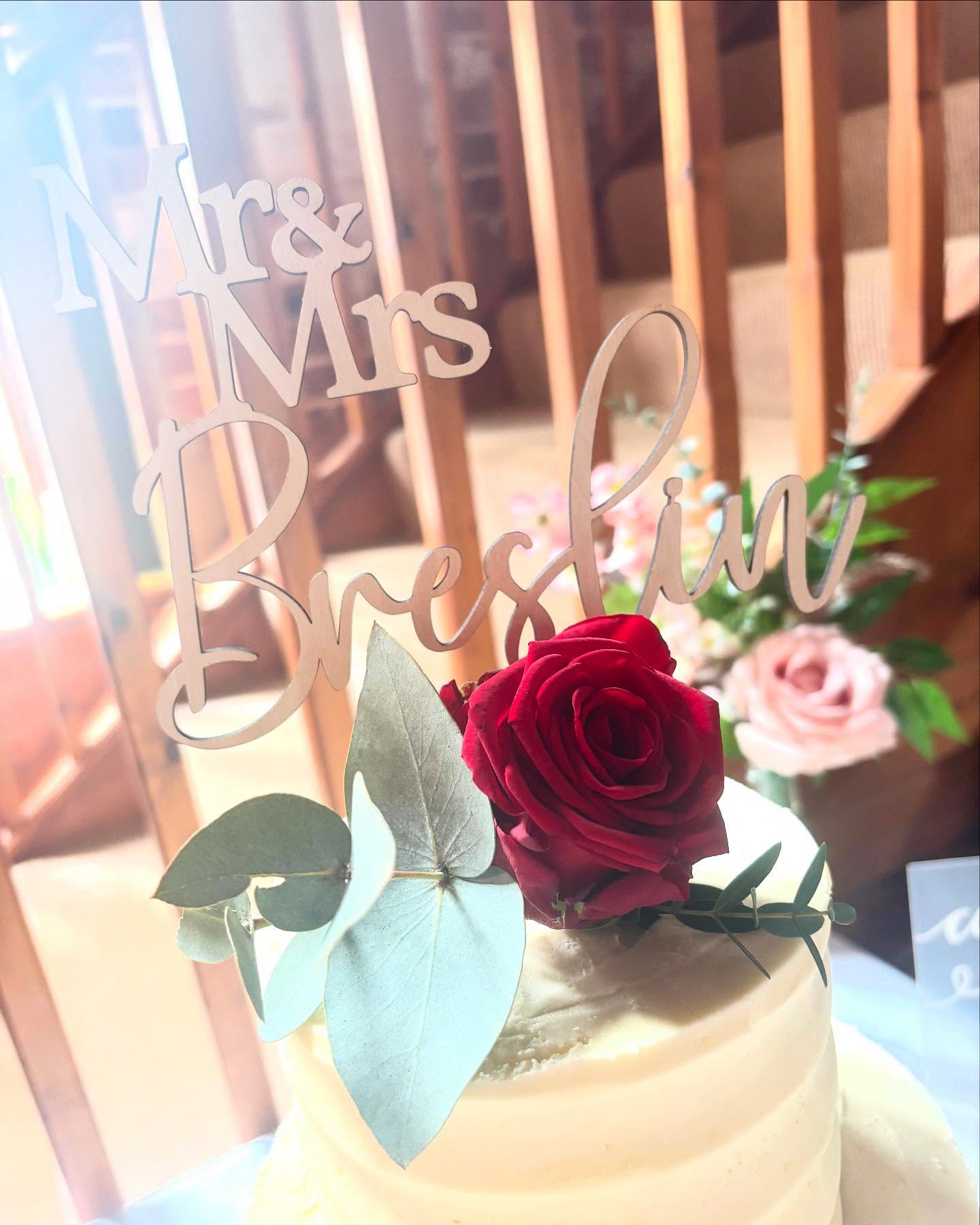 Congratulations 🥂
🌟 Raspberry Bakewell
🌟 Chocolate fudge
🌟 Boozy fruit
Our stunning Katie-May design with flowers to match the rest of the wedding 🌹
#weddingcake #buttercreamweddingcake #norfolkweddingcake #norfolkcakemaker #thorpestandrew #sprowston #norwich #oldcatton #thorpehamlet #thorpeend #rackheath #norfolkbusiness #norwichbusiness #norfolkcupcakes #norwichcakemaker #thorpestandrewbakery #norfolkcelebrationcakes