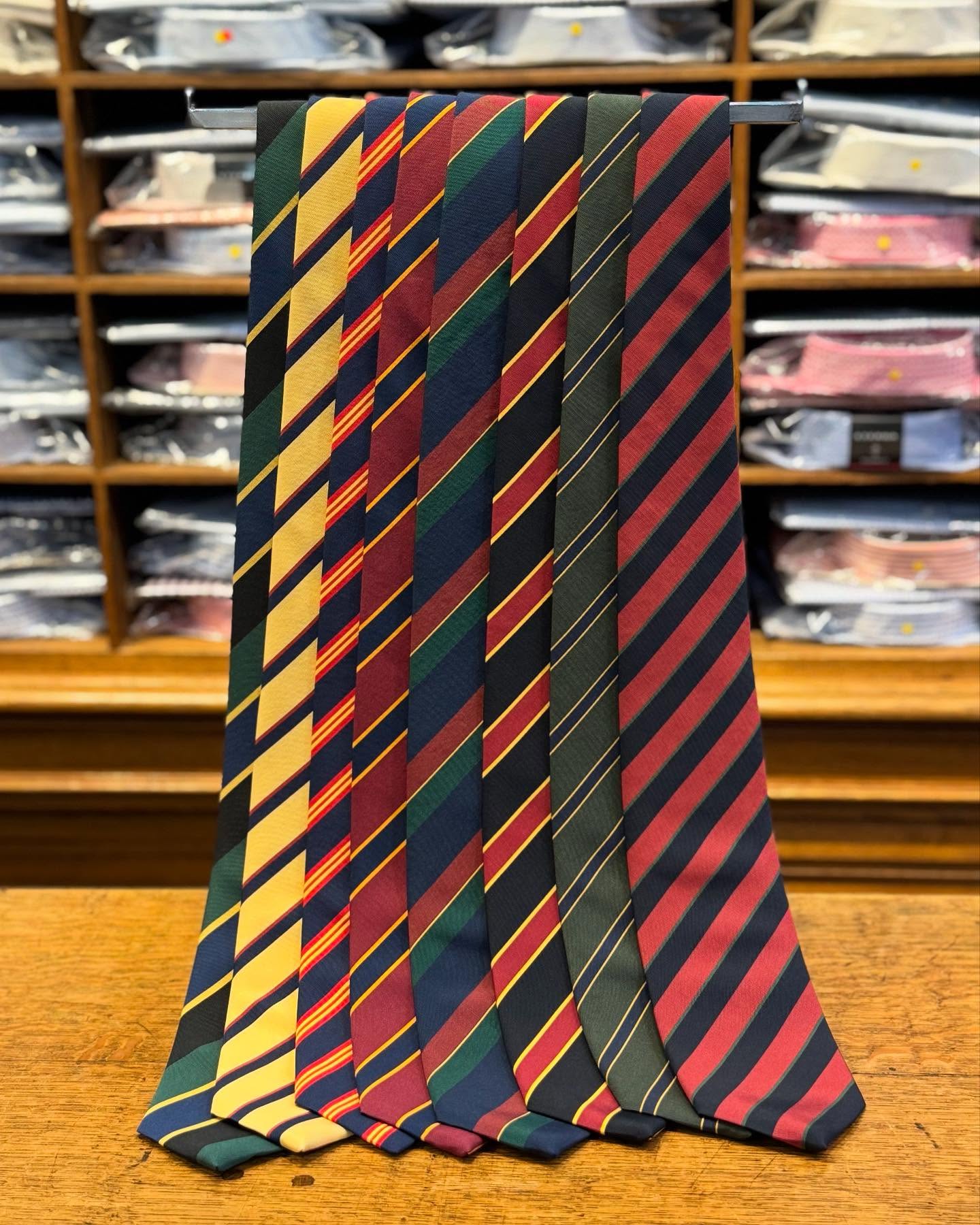 Des classiques qui font toujours leur effet.
Cravates club royal Irish poplin by Atkinsons , à découvrir en boutique.
#styleclassique #modehomme #élégance #cravate #cravateclub